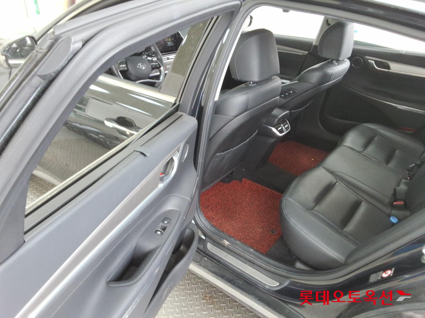 Hyundai Grandeur - 38