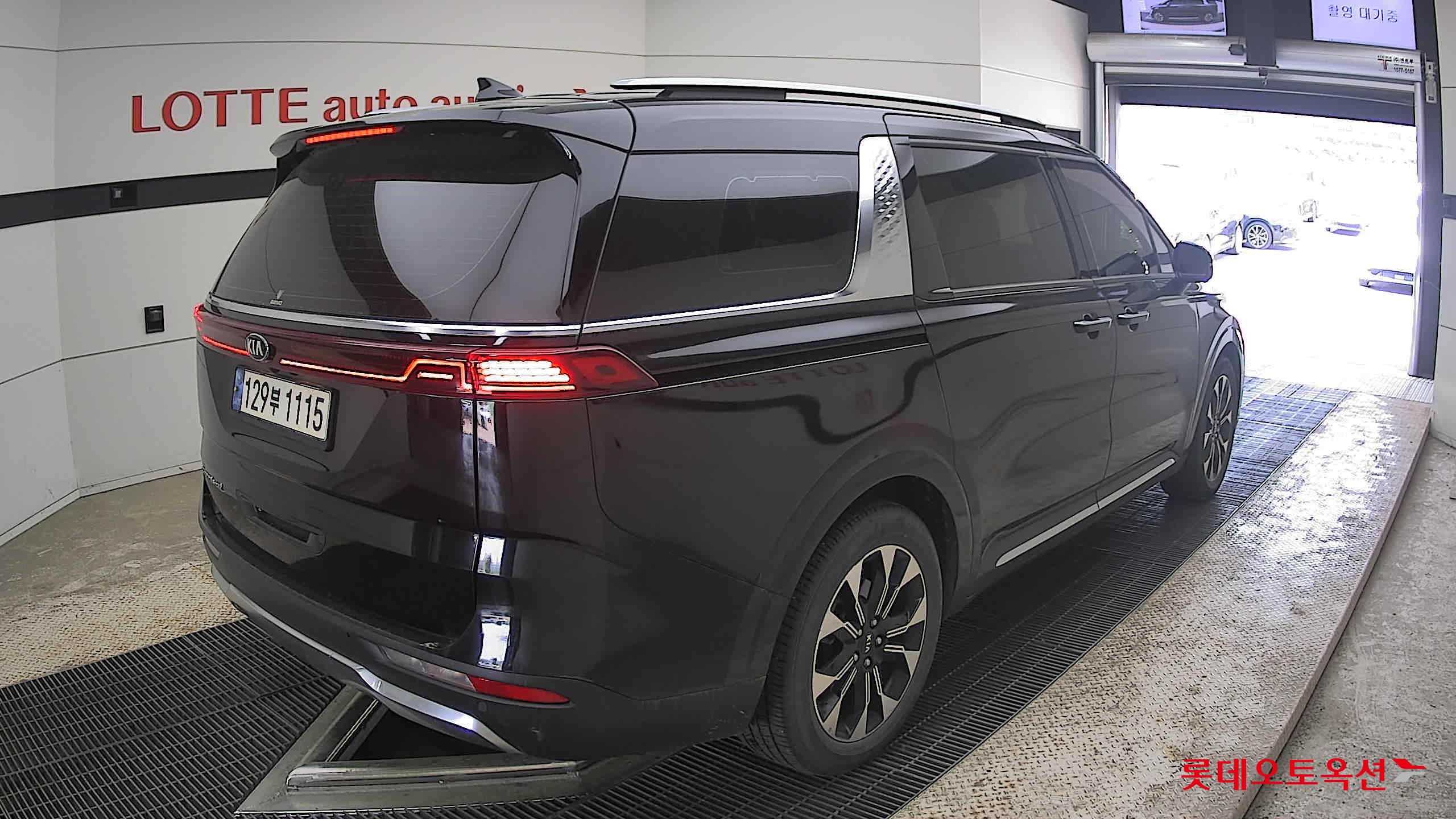 Kia Carnival - 5