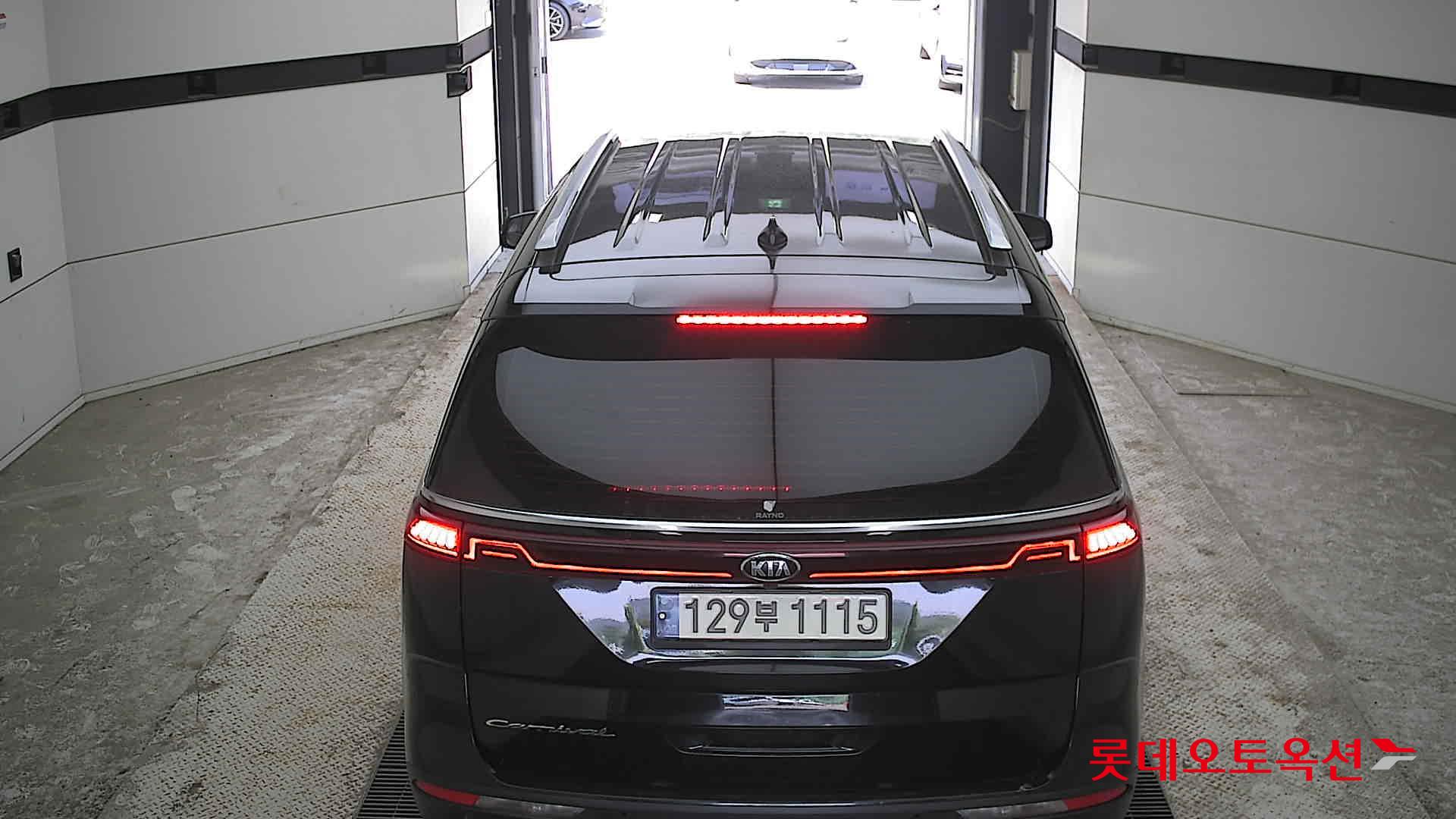 Kia Carnival - 17