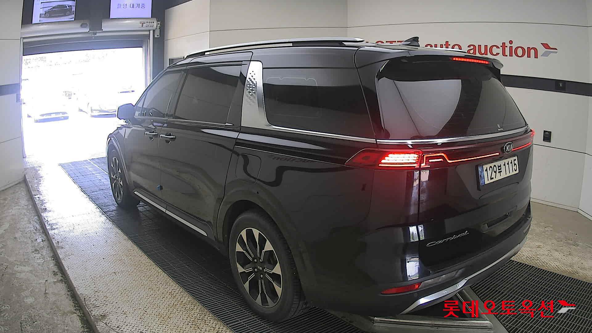 Kia Carnival - 4