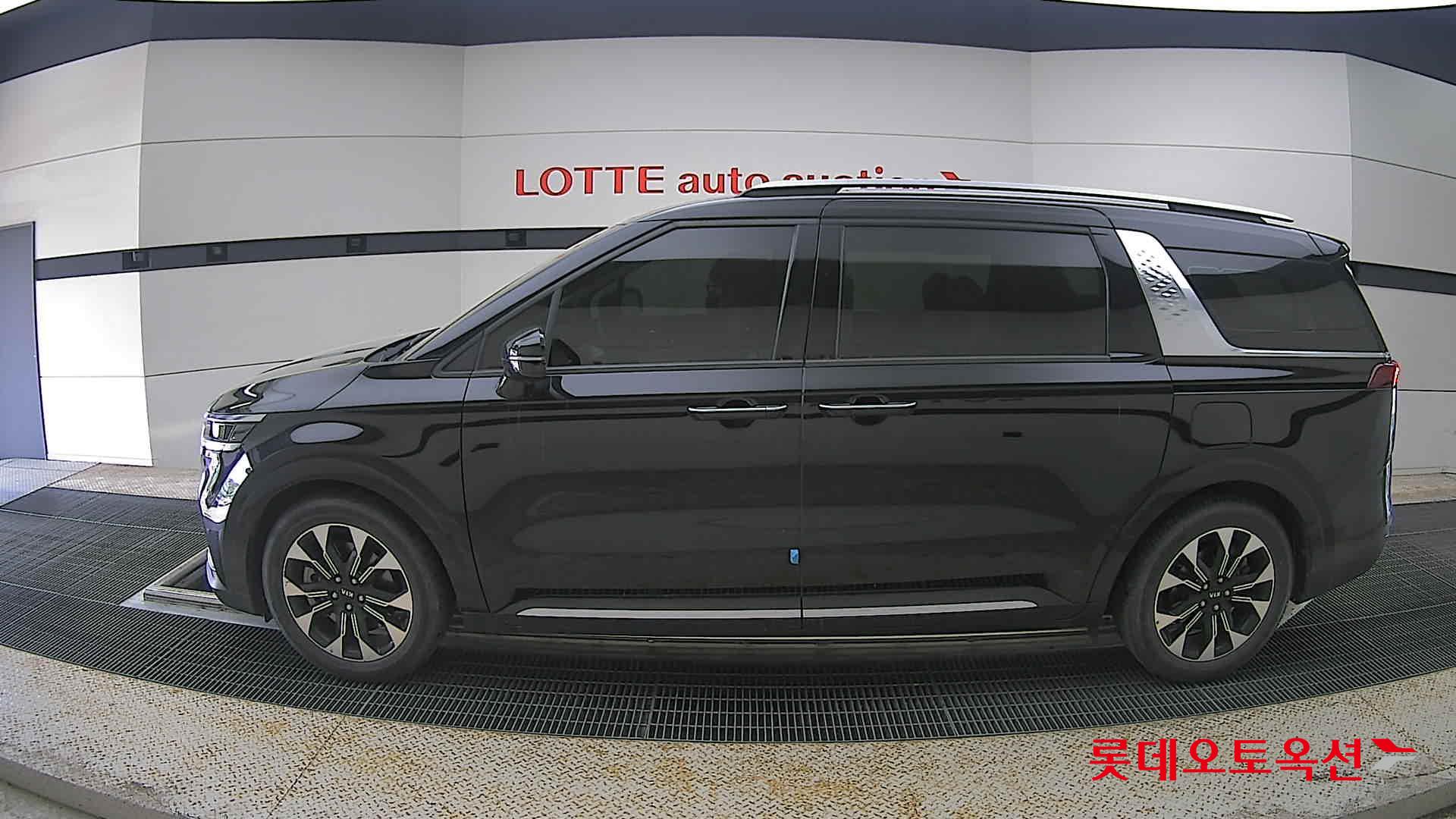 Kia Carnival - 13