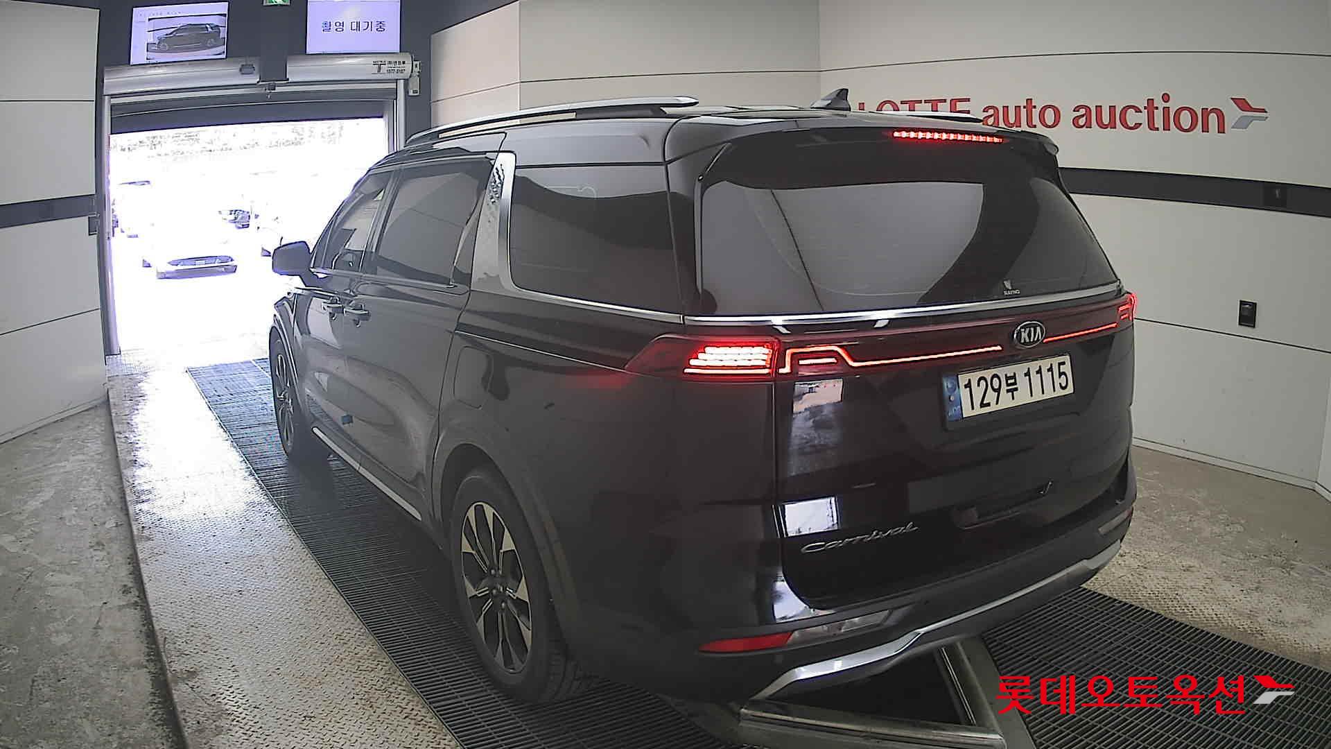 Kia Carnival - 16