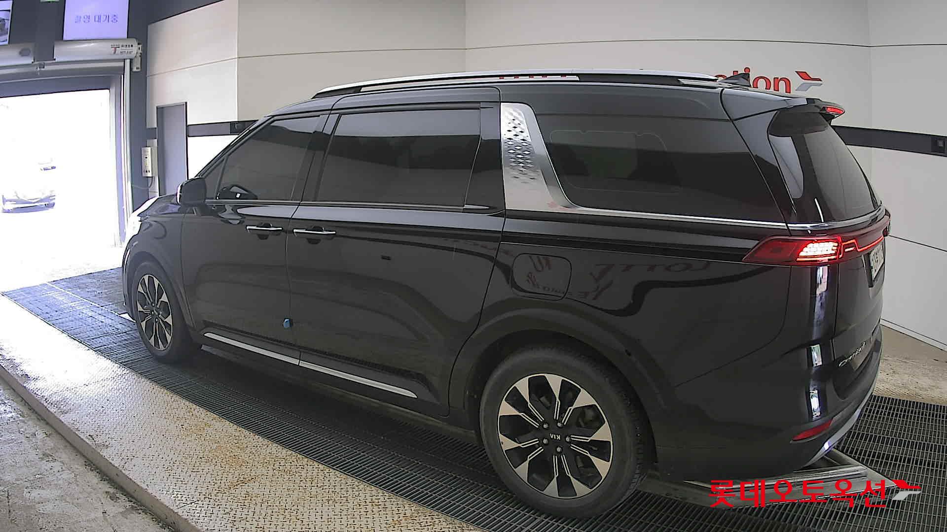 Kia Carnival - 15