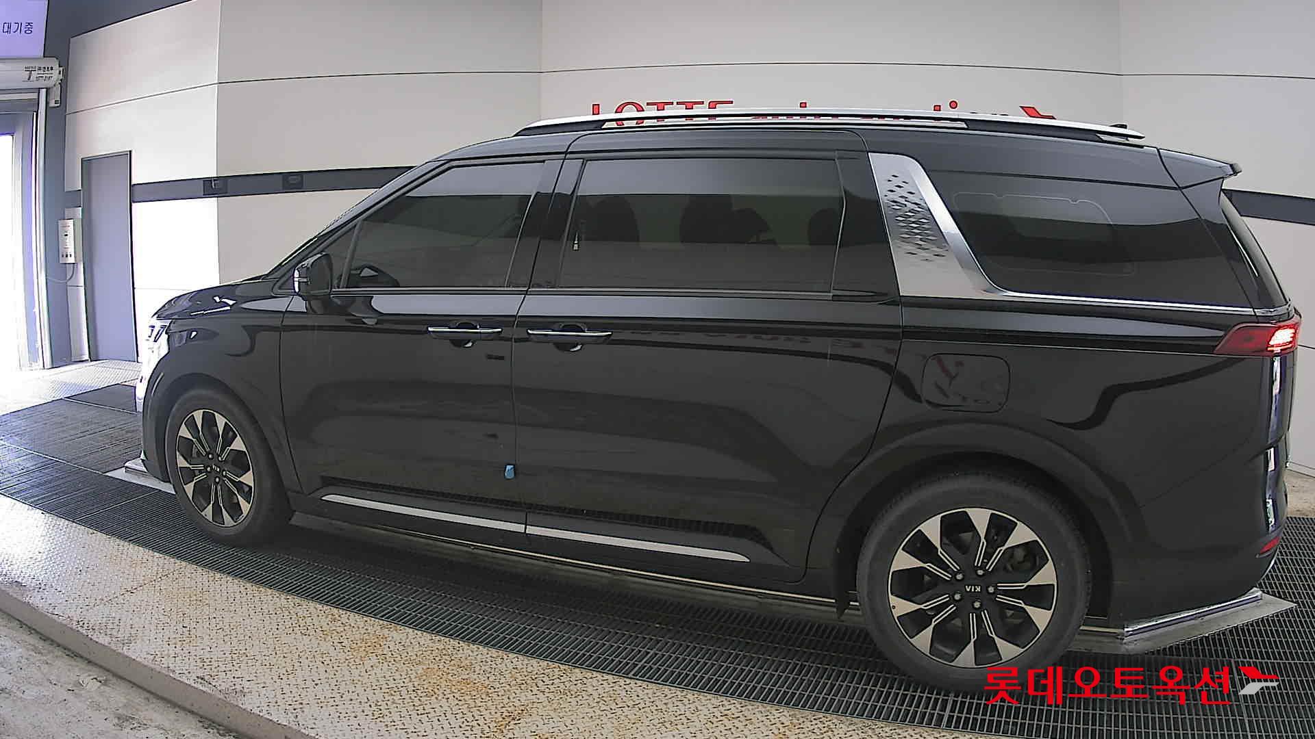 Kia Carnival - 14