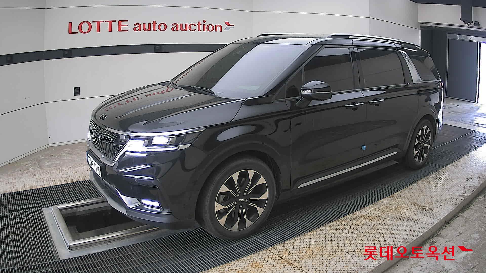 Kia Carnival - 11