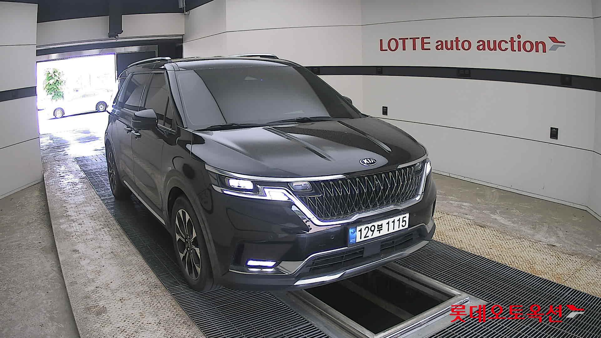 Kia Carnival - 24