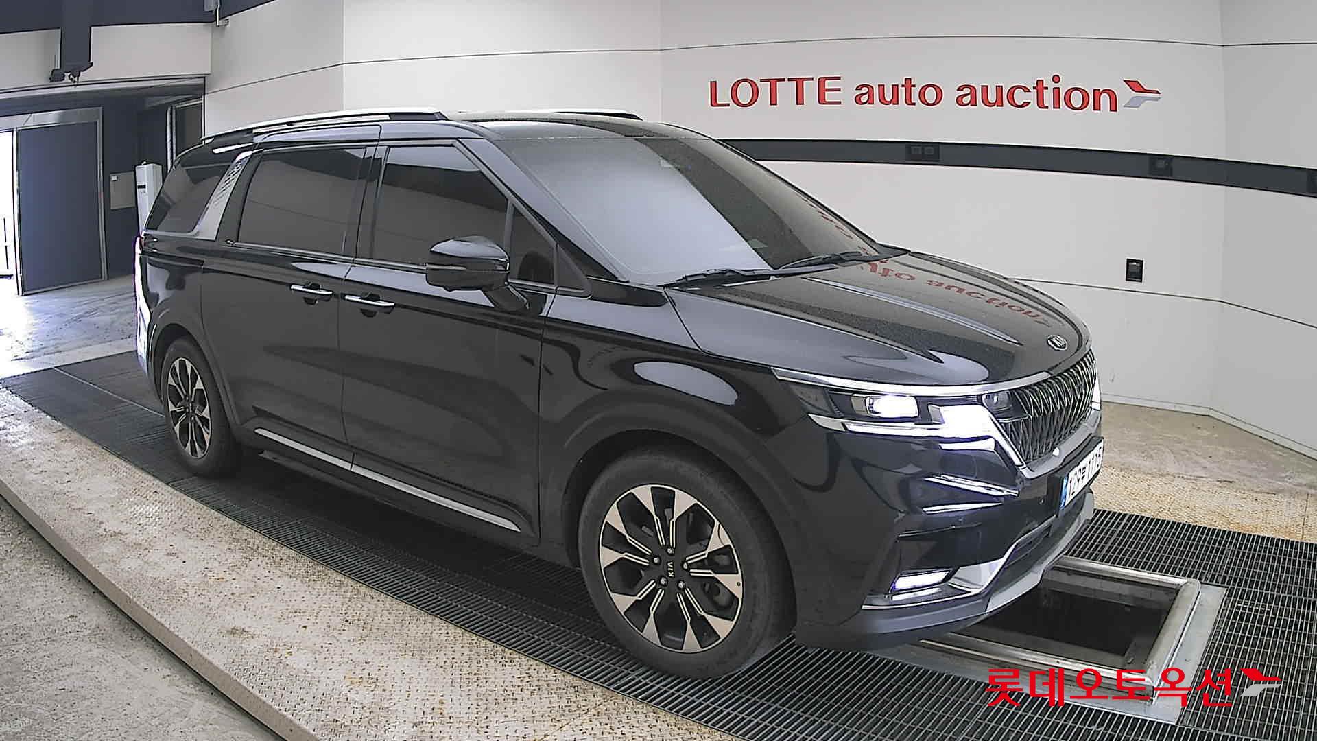 Kia Carnival - 23