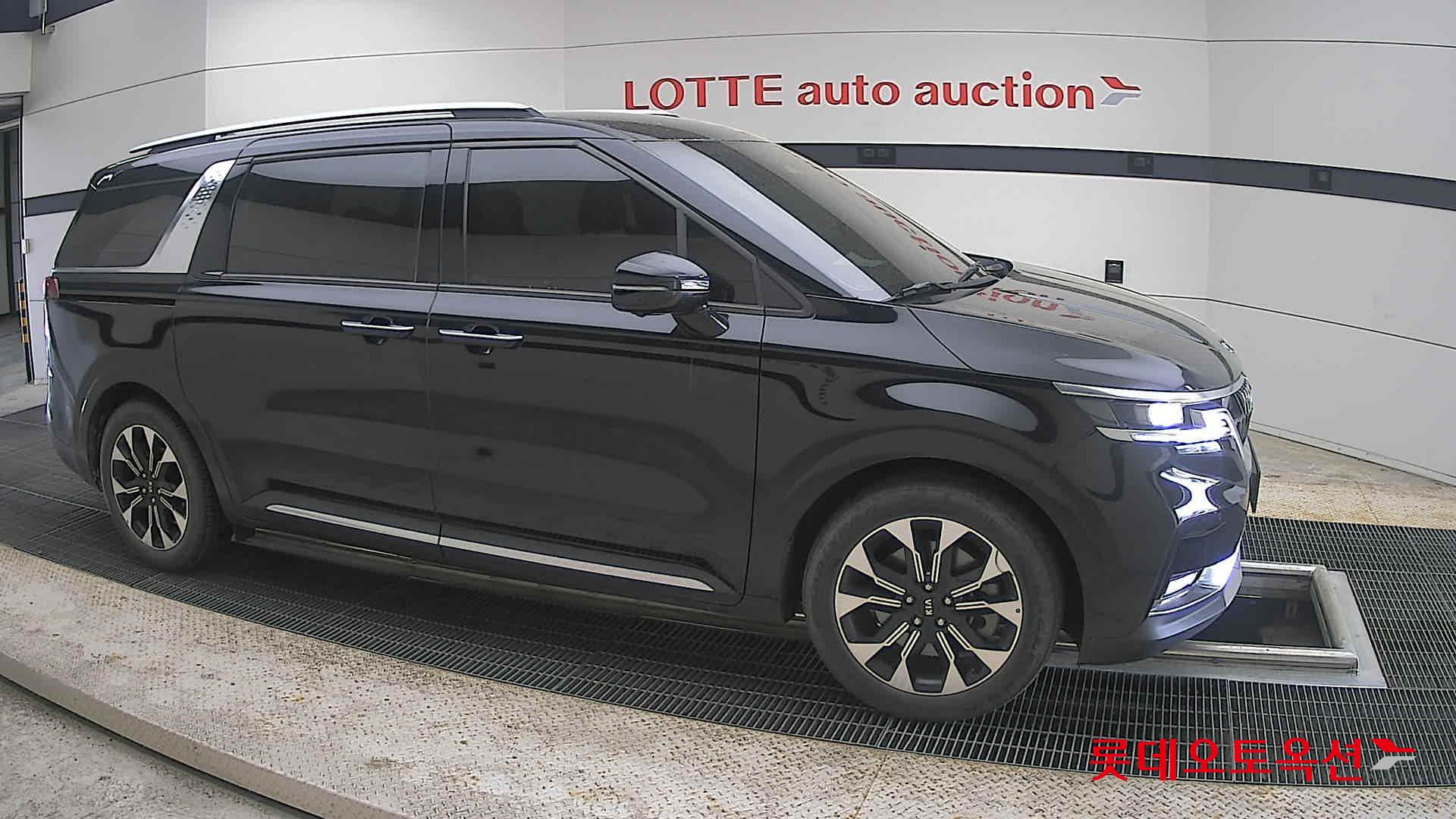 Kia Carnival - 22
