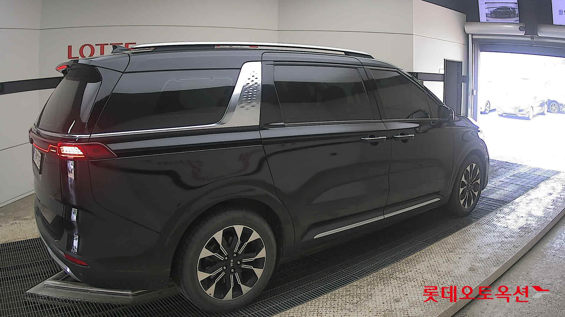 Kia Carnival - 19