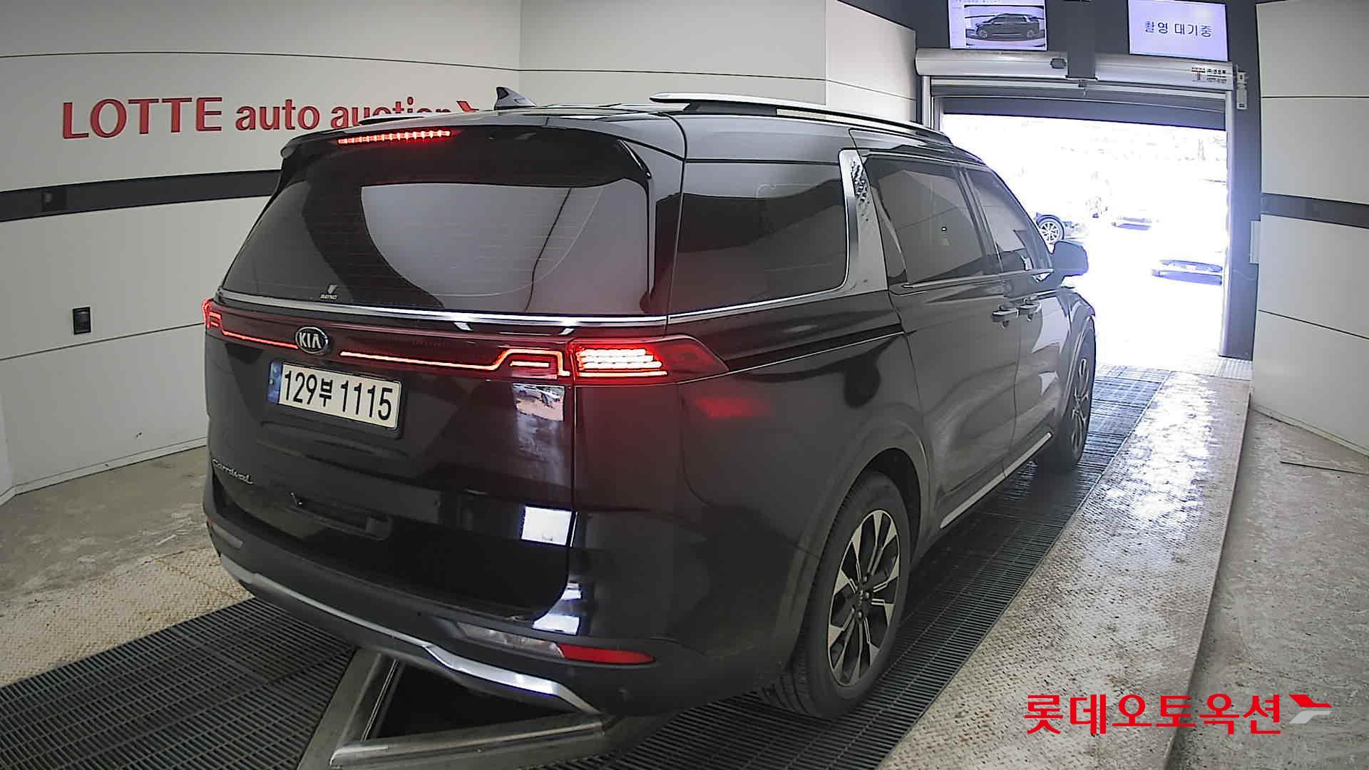 Kia Carnival - 18