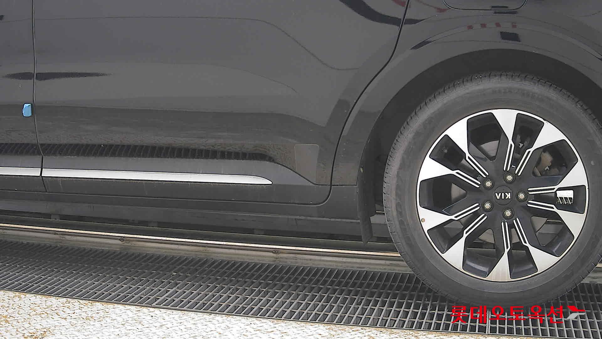 Kia Carnival - 26