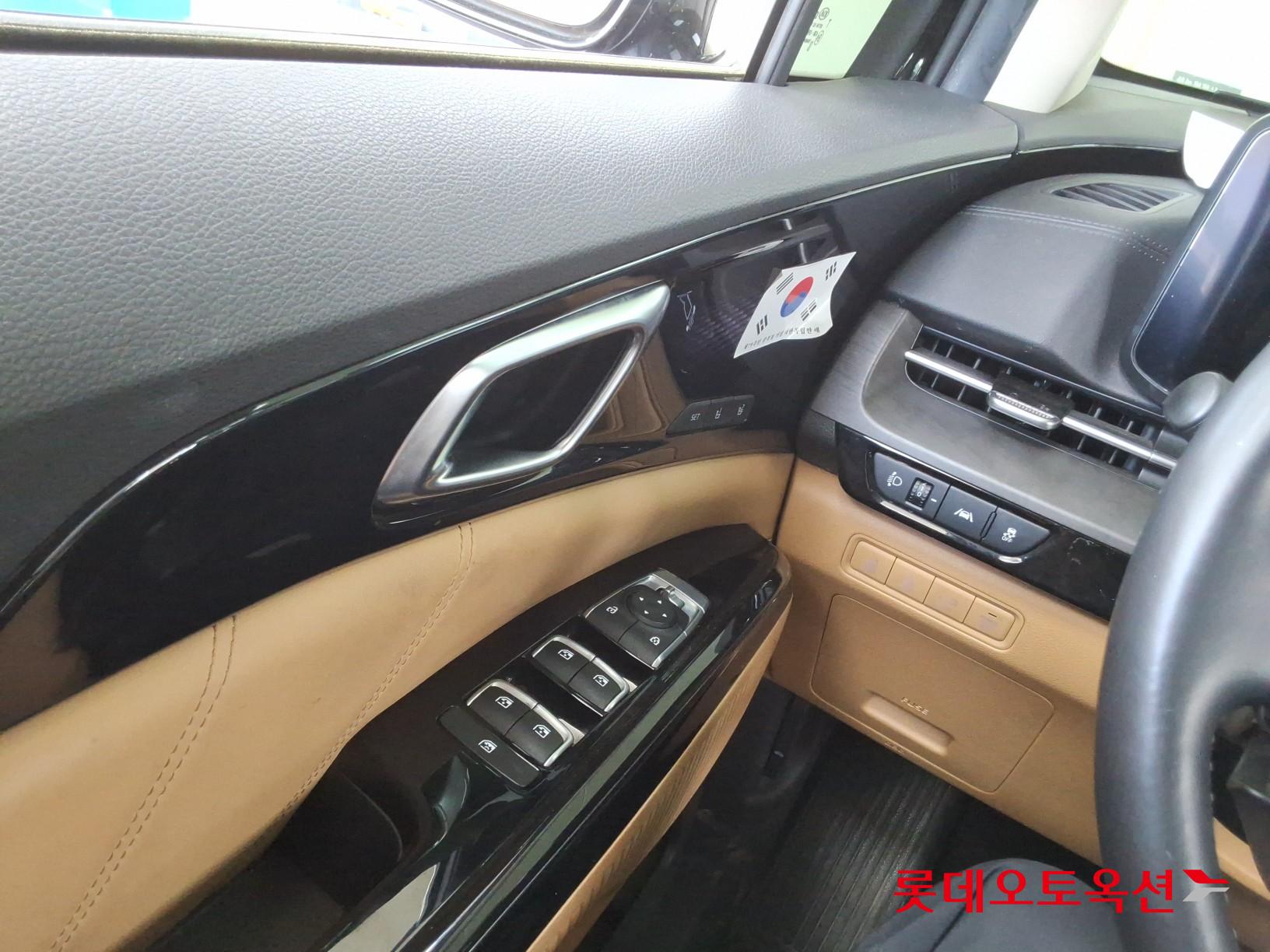 Kia Carnival - 29