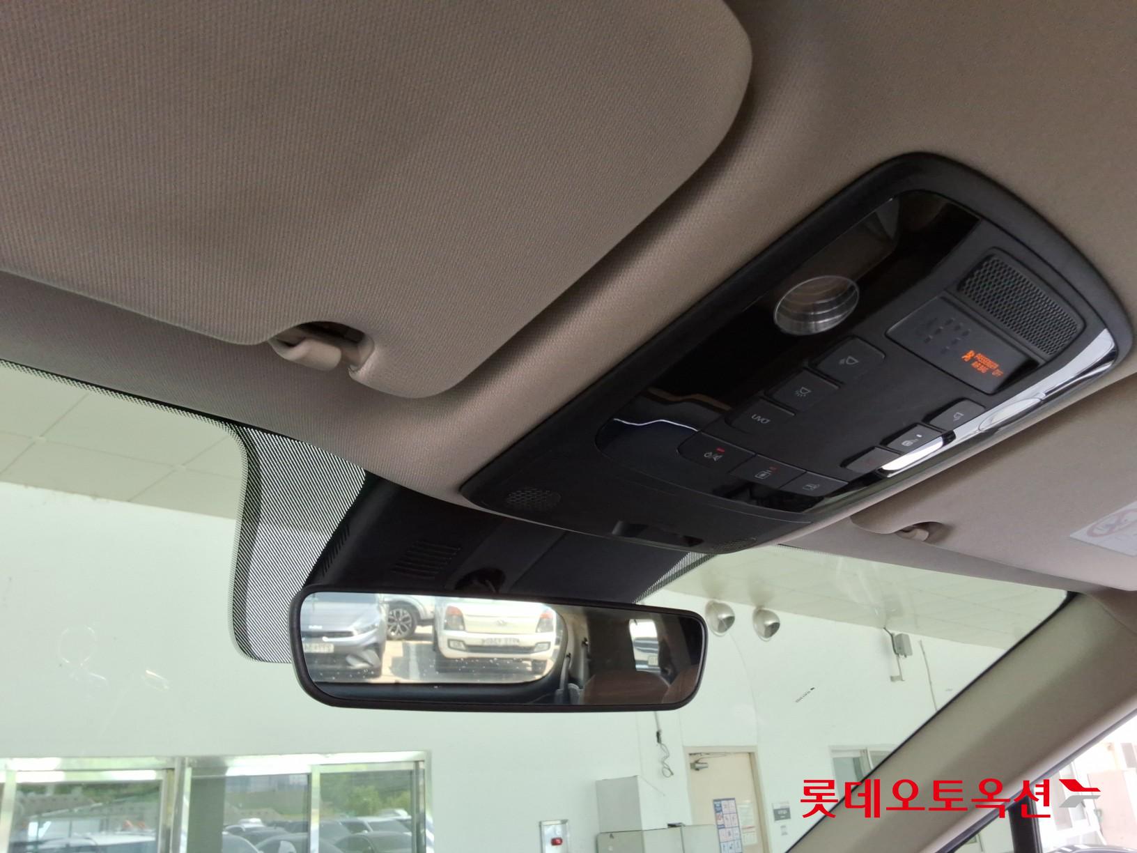 Kia Carnival - 31