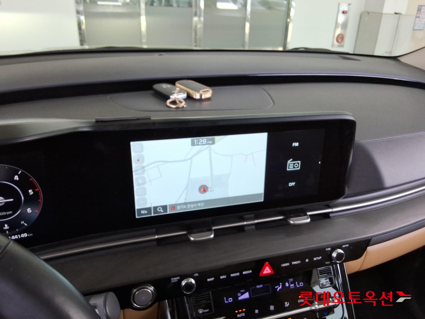 Kia Carnival - 32