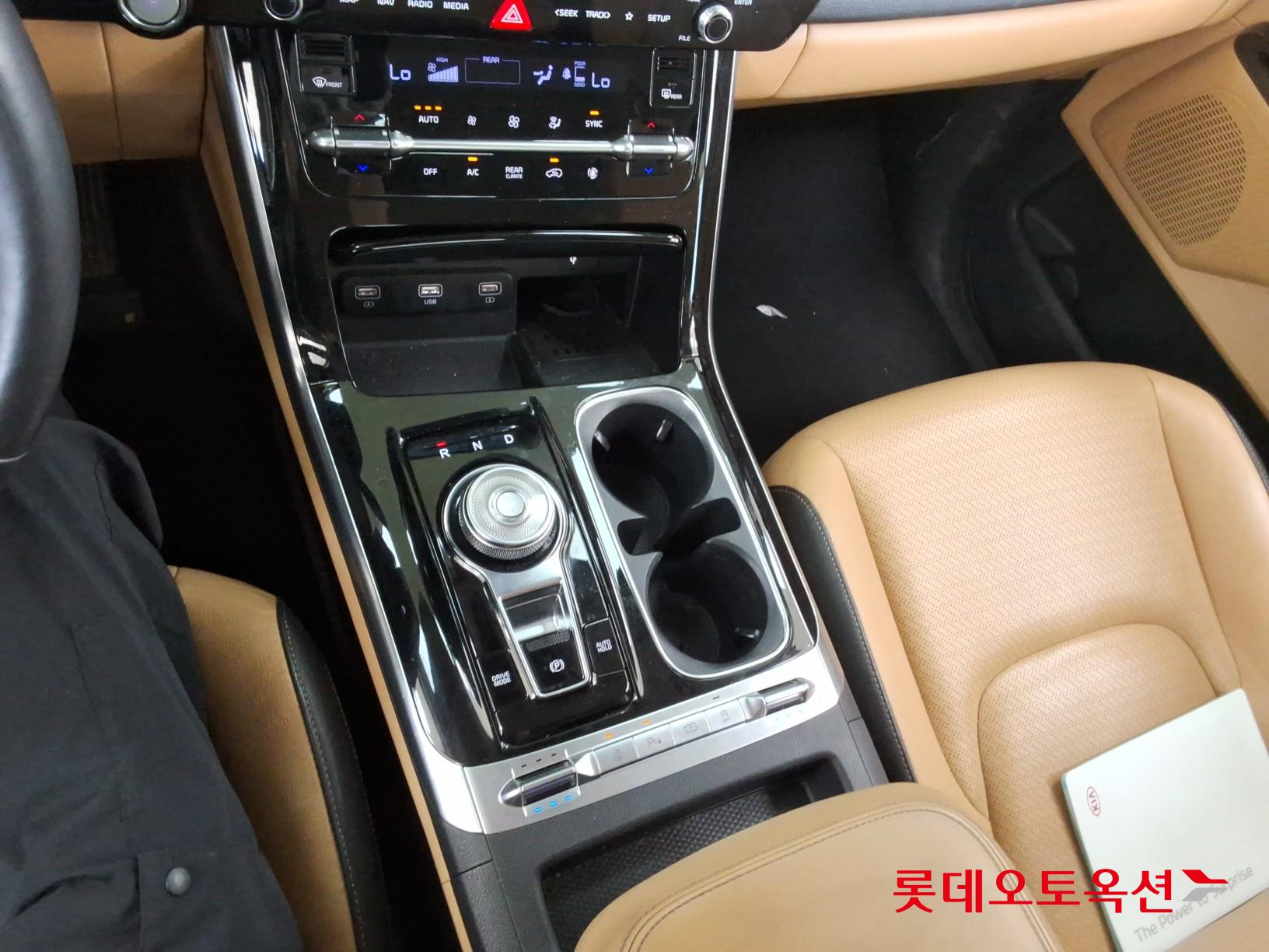 Kia Carnival - 34