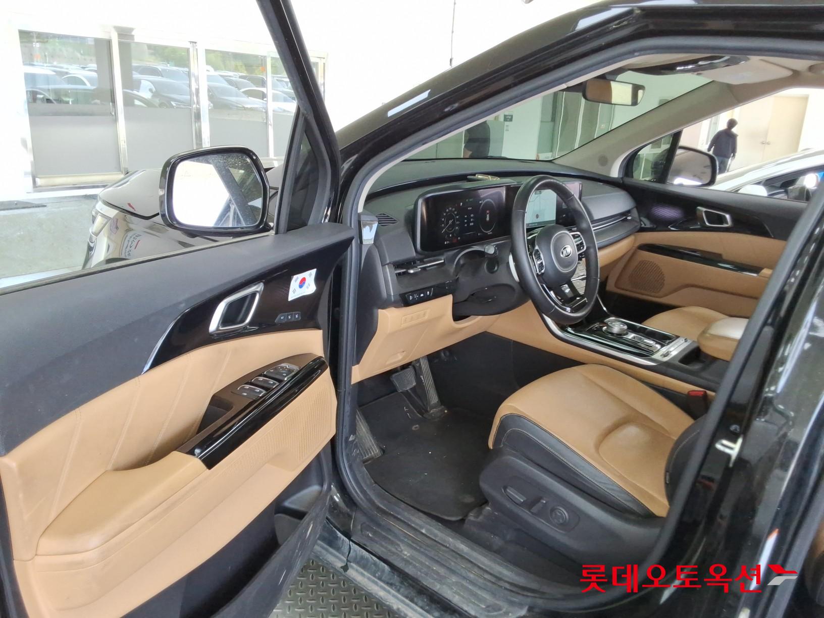 Kia Carnival - 35