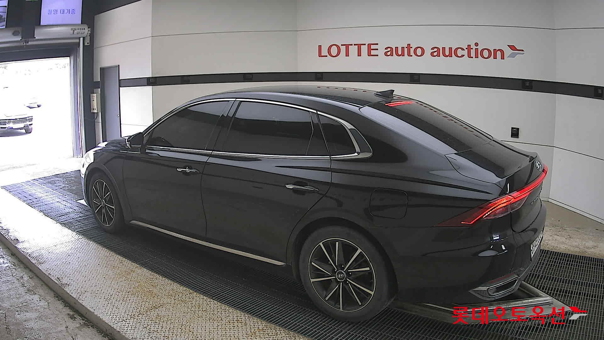 Hyundai Grandeur - 15