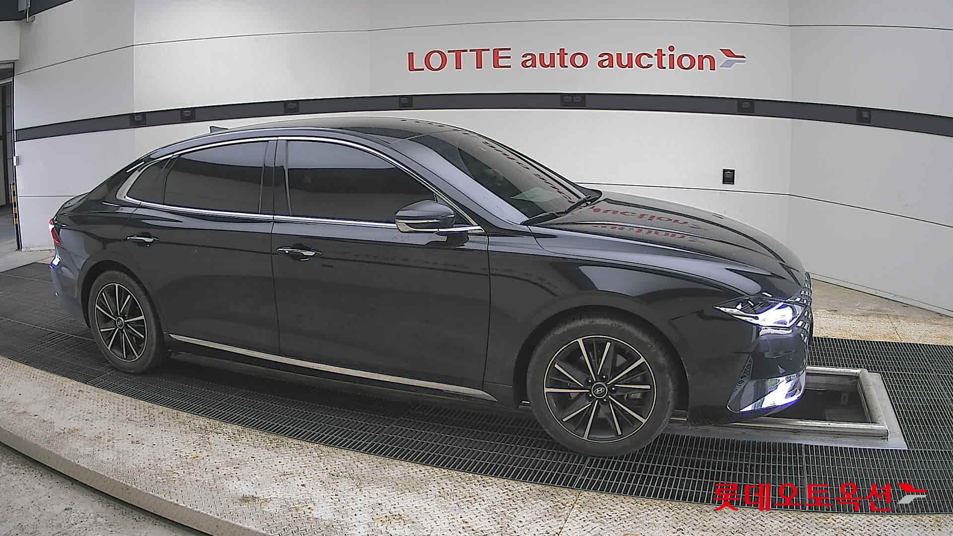 Hyundai Grandeur - 22