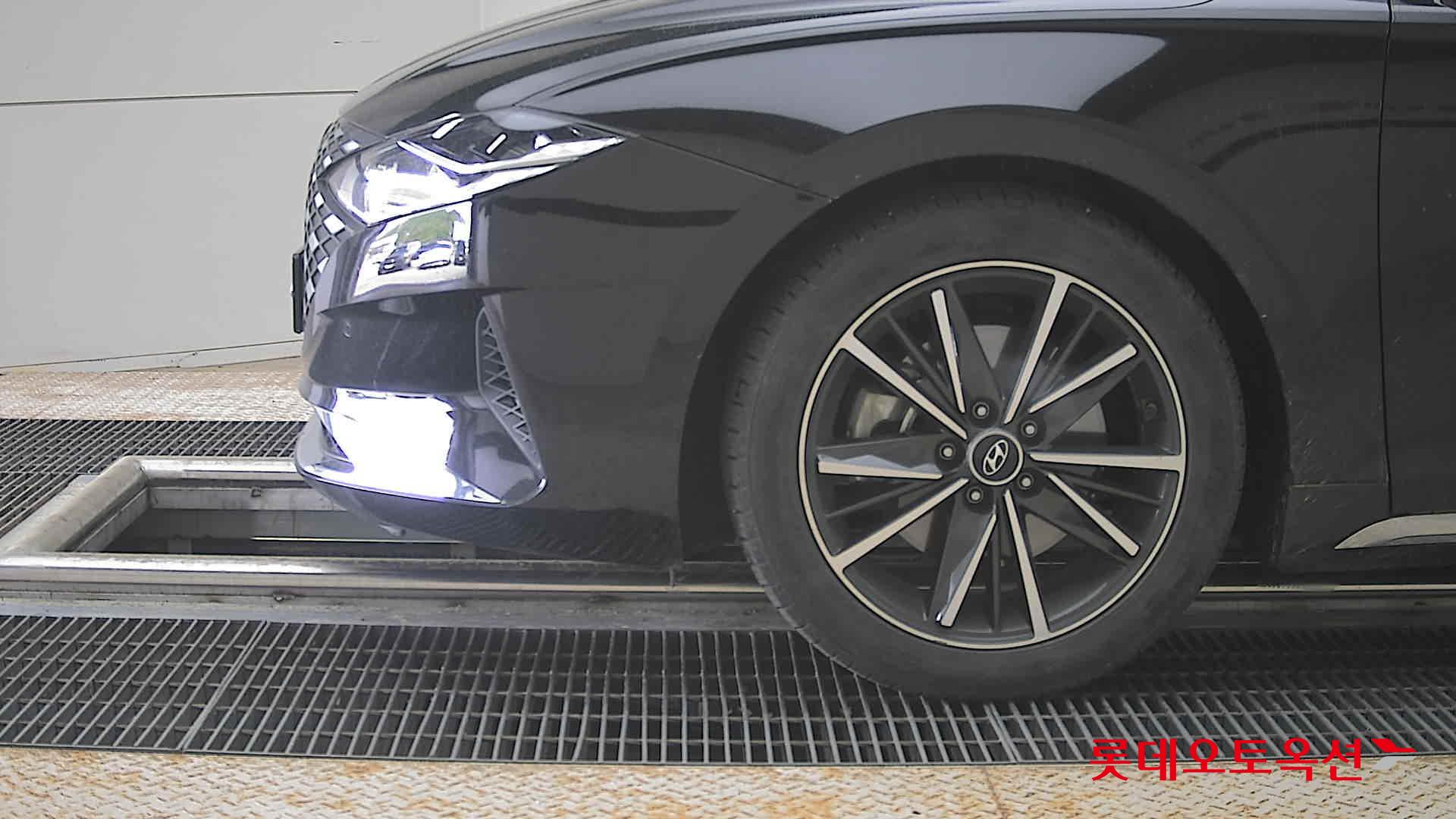 Hyundai Grandeur - 25