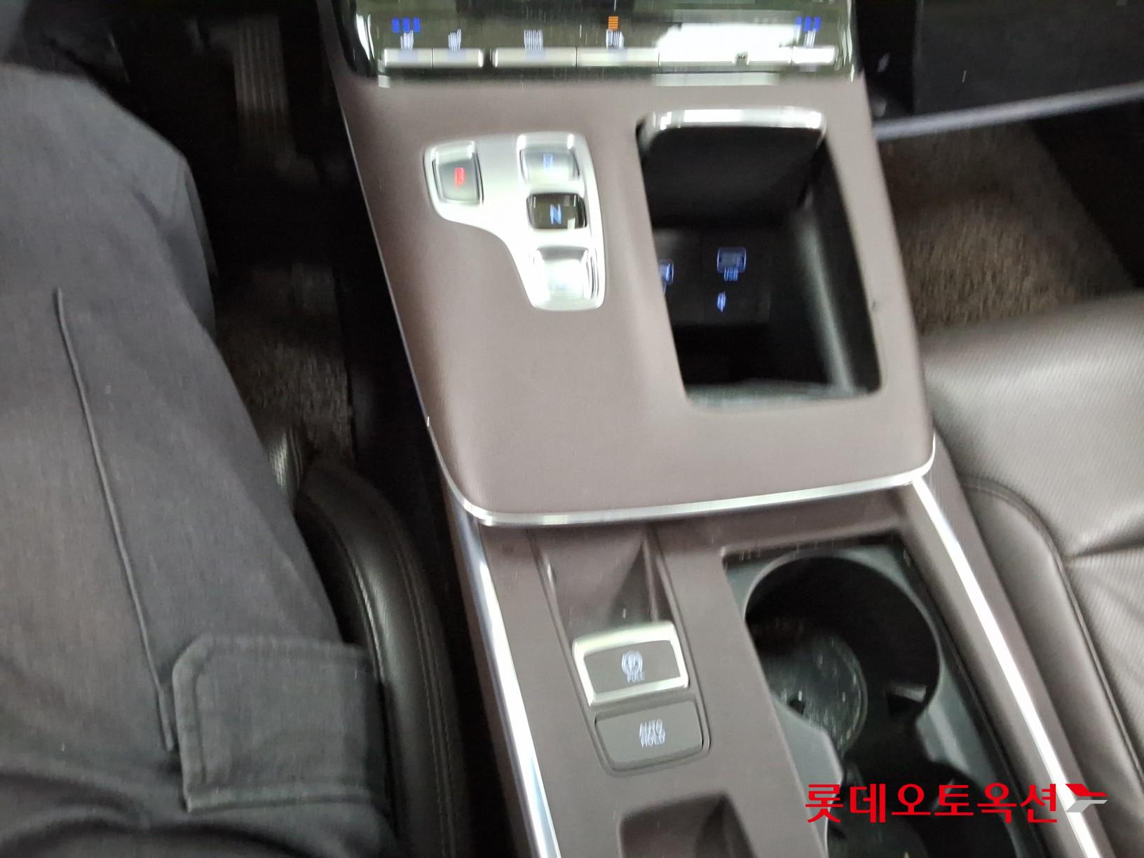 Hyundai Grandeur - 34