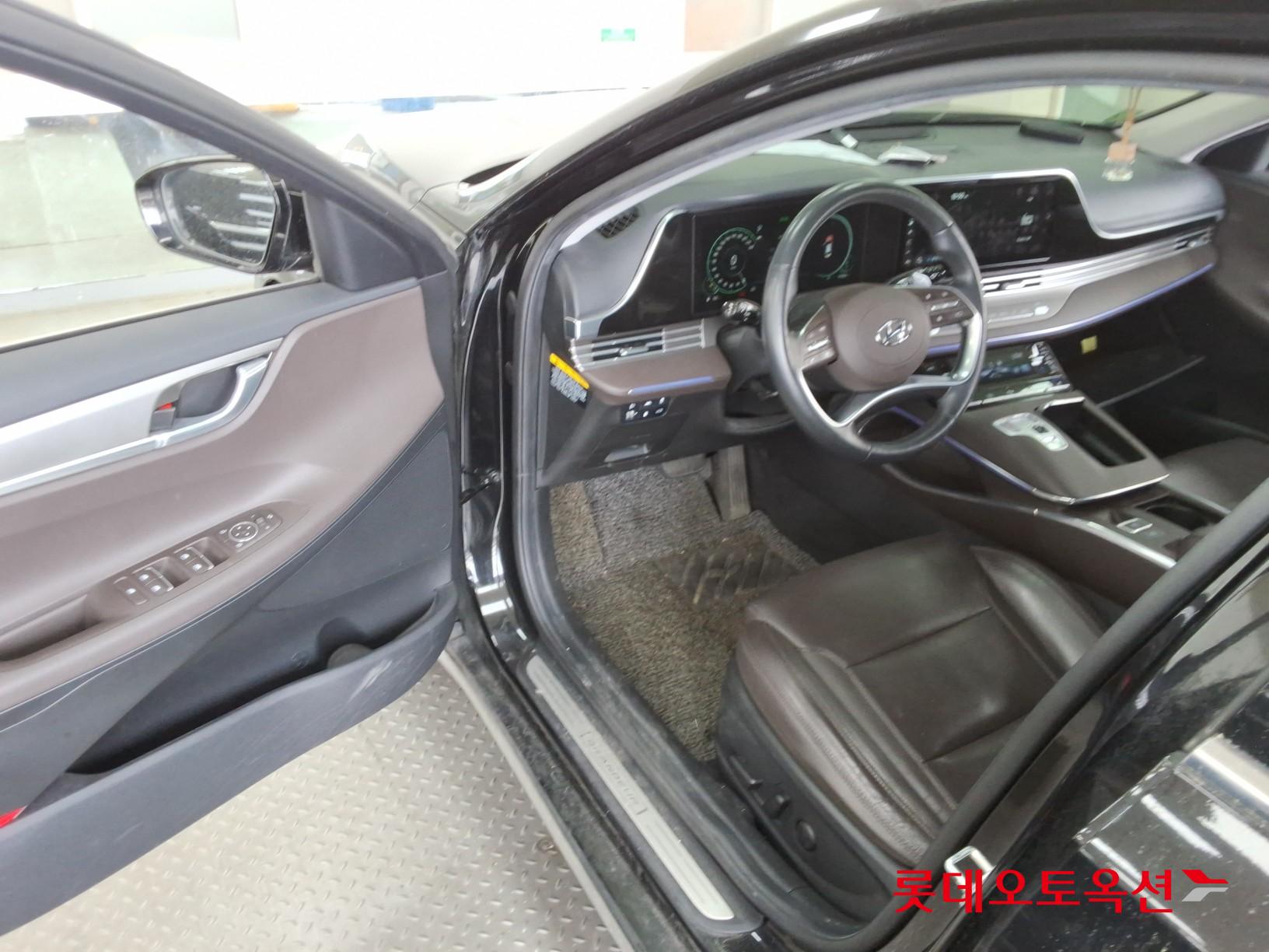 Hyundai Grandeur - 37