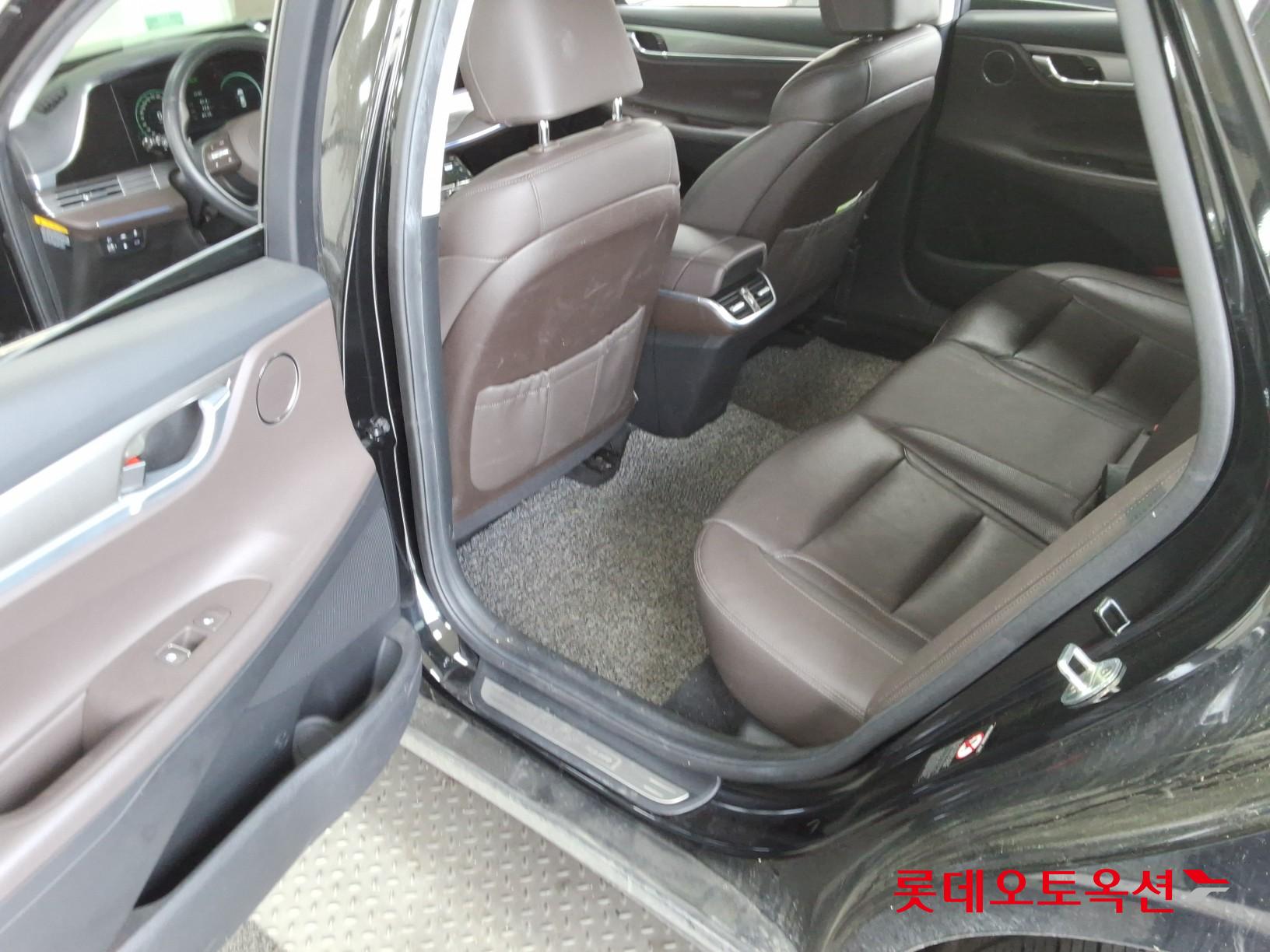 Hyundai Grandeur - 38