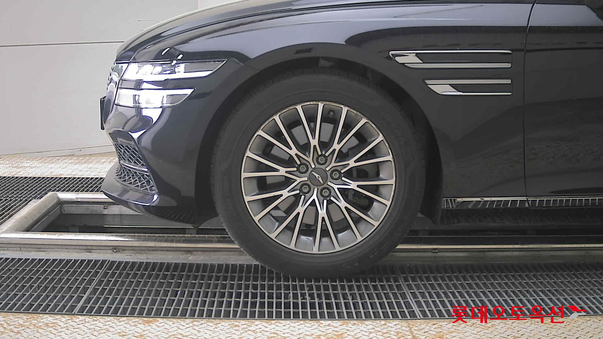 Genesis G80 - 25