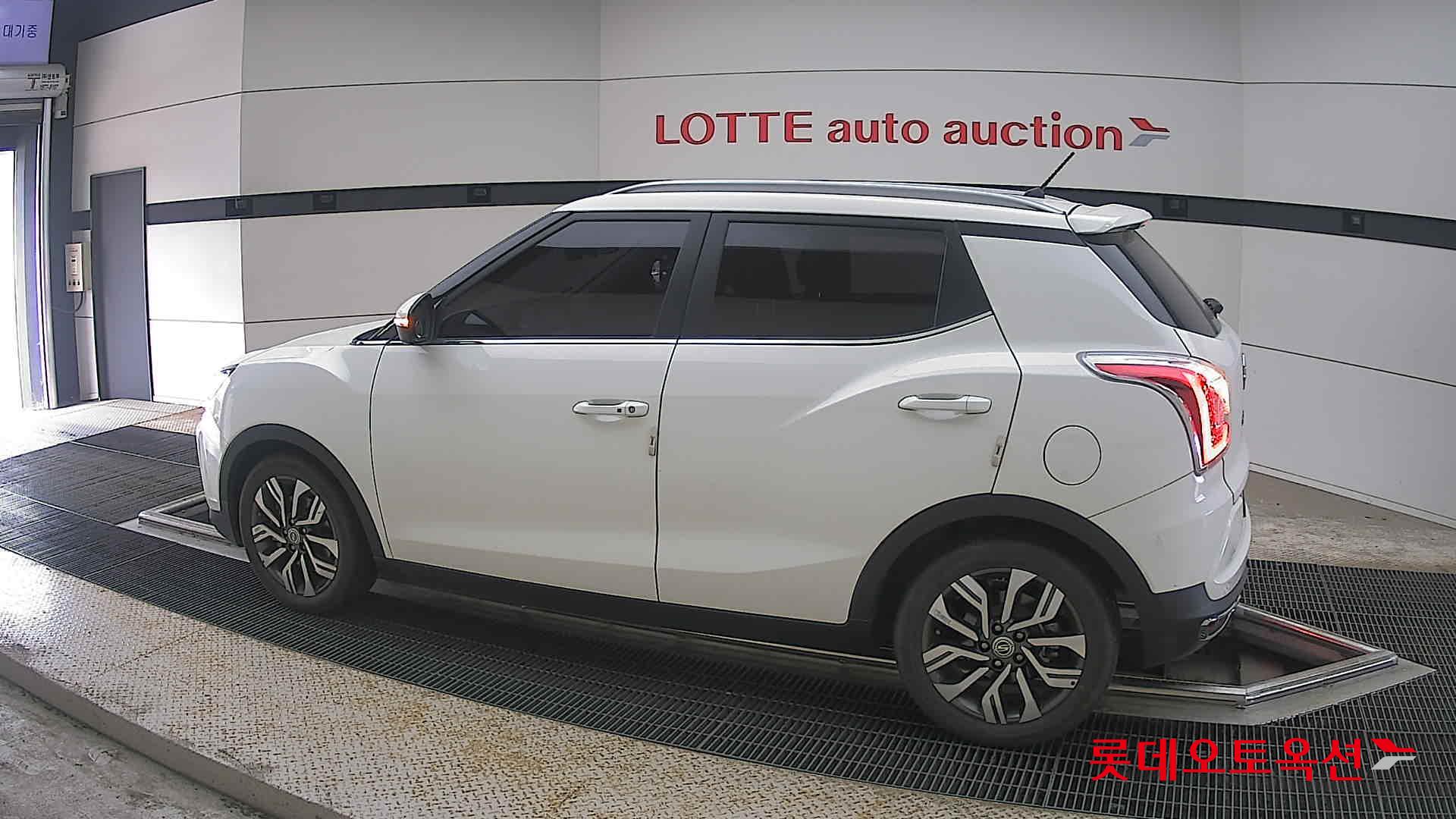 KG Mobility Tivoli - 14