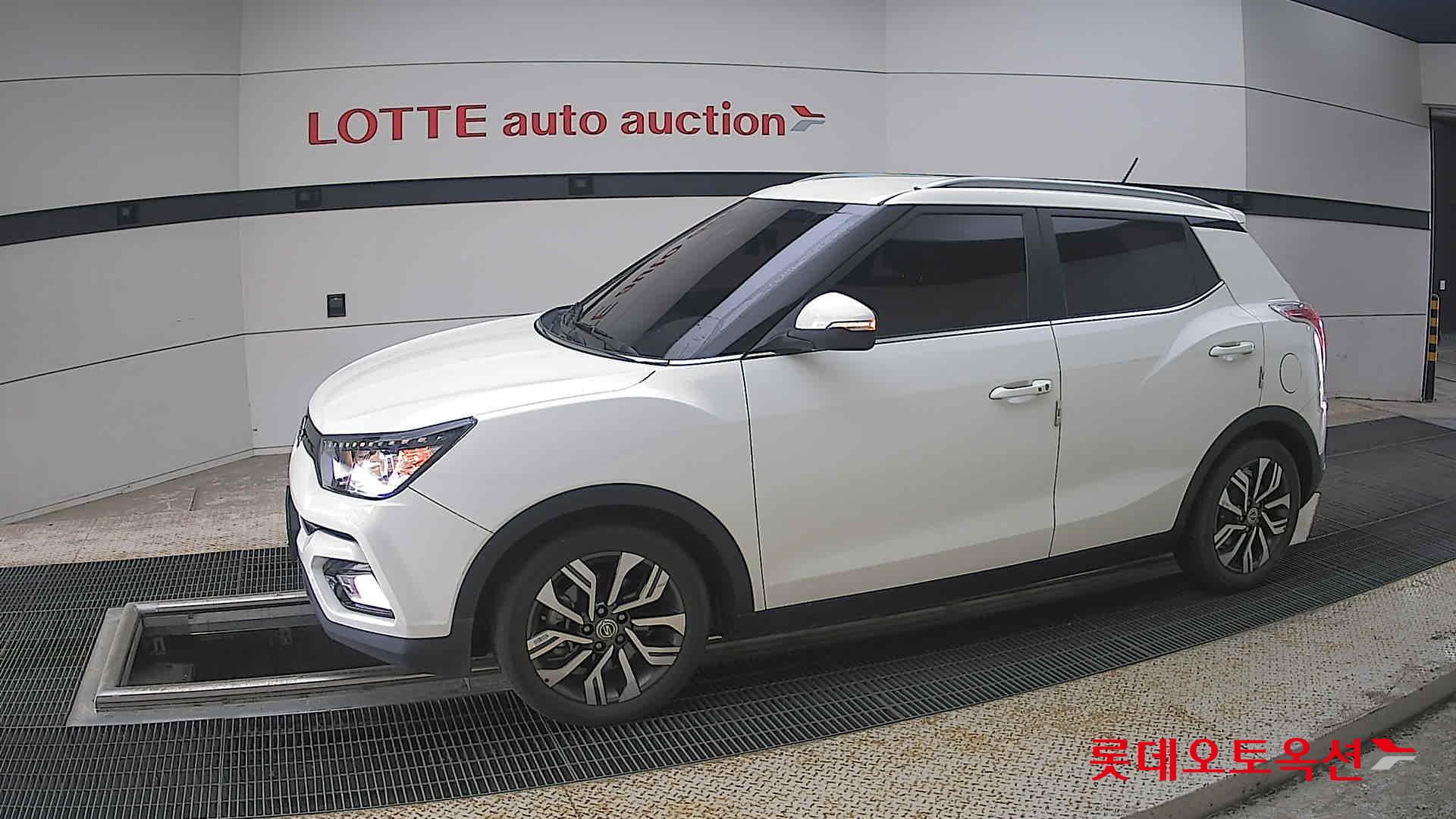 KG Mobility Tivoli - 12