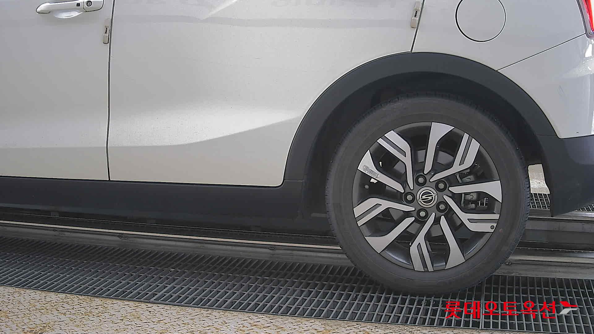 KG Mobility Tivoli - 26