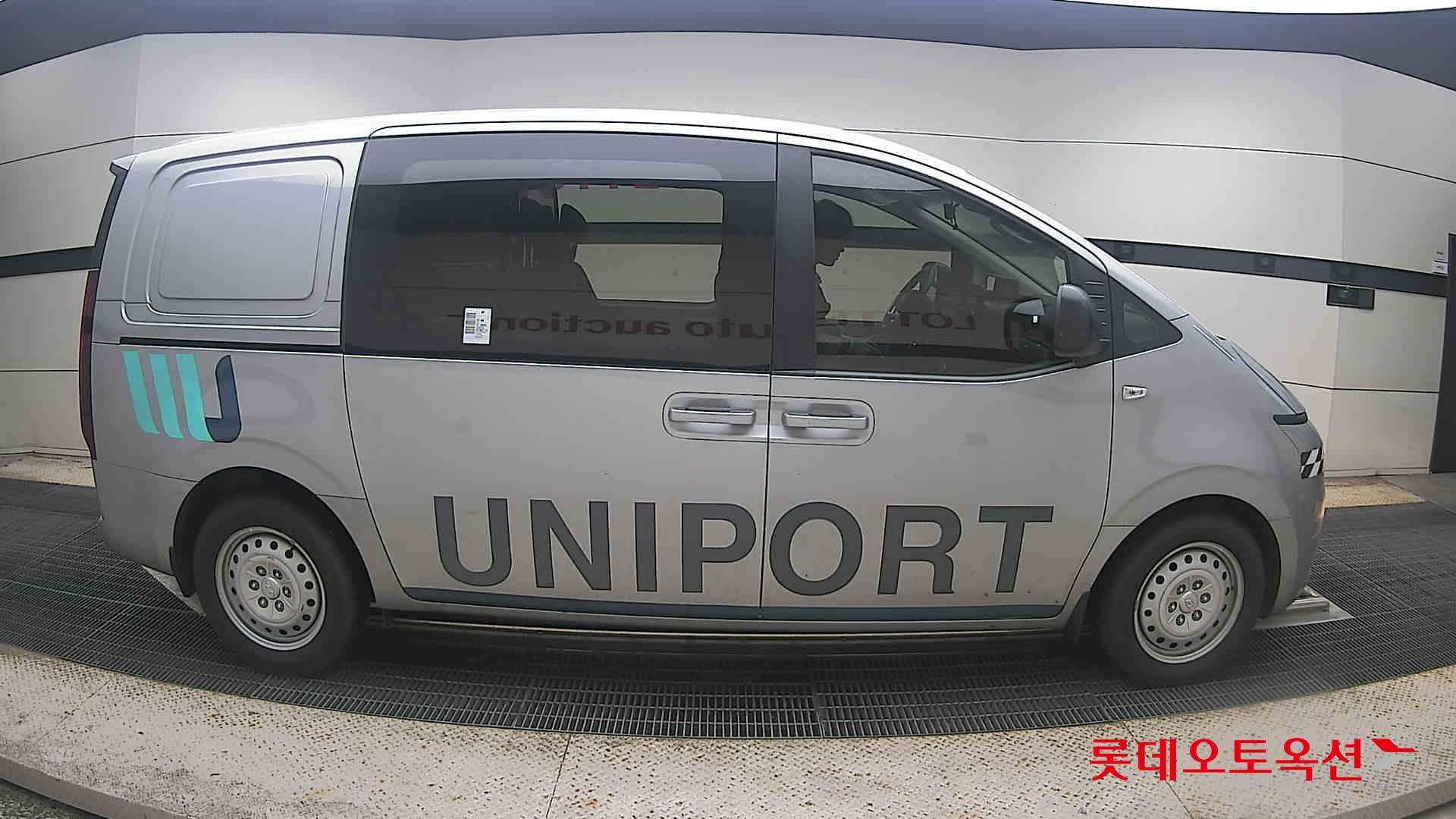 2023 - hyundai staria