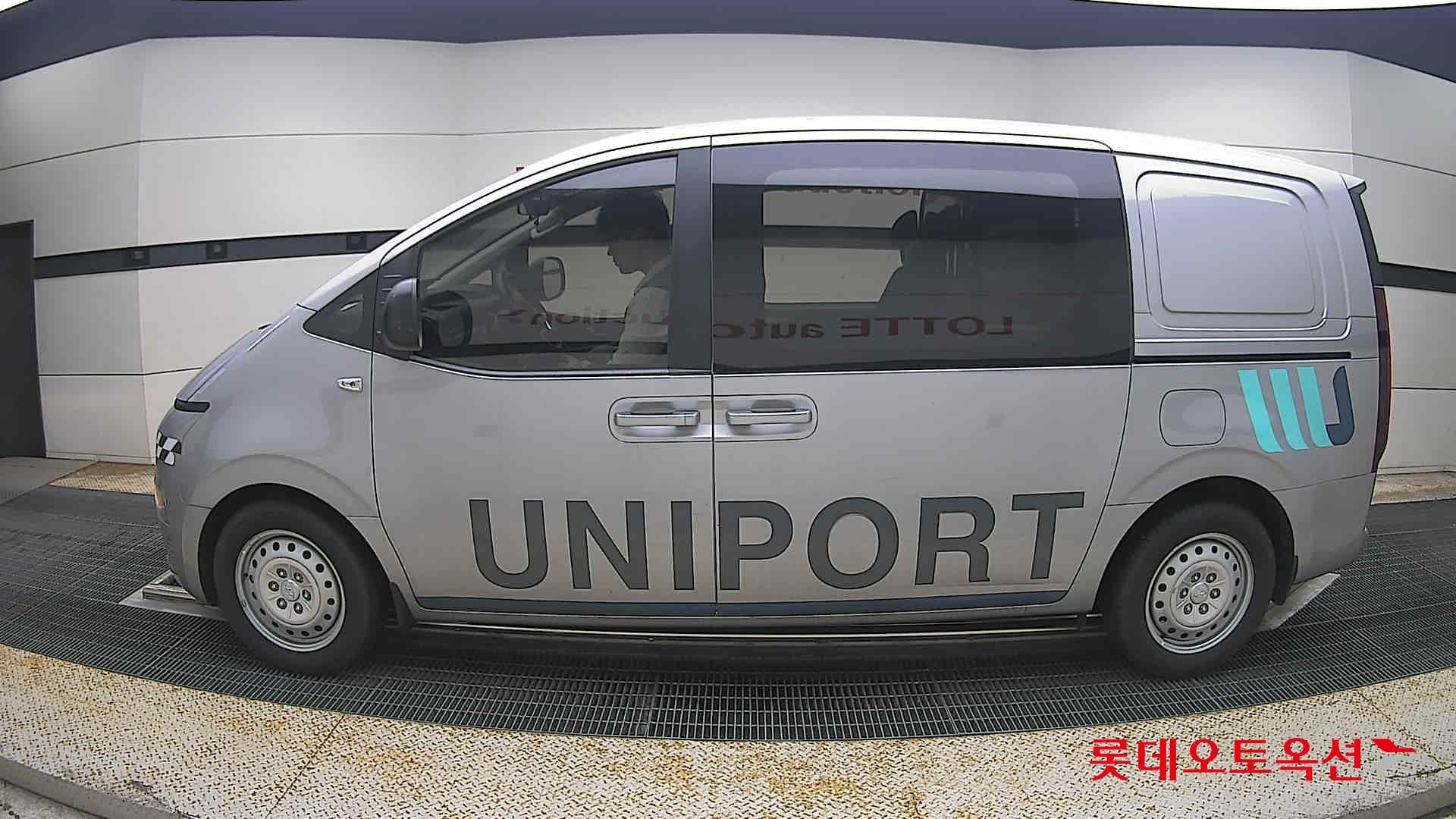 2023 - hyundai staria