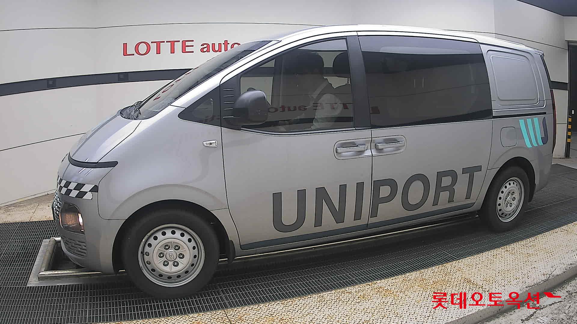 2023 - hyundai staria