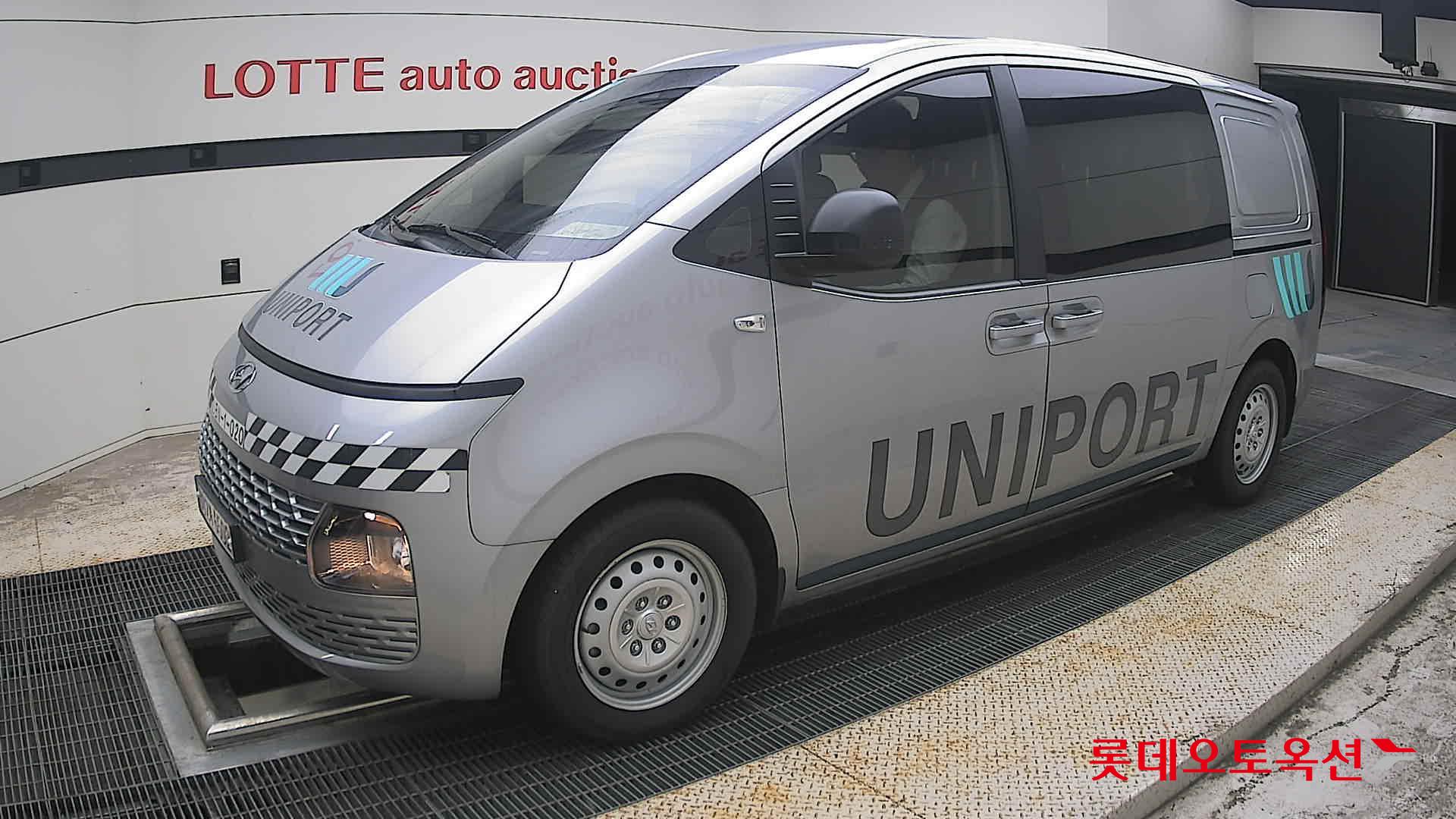 2023 - hyundai staria