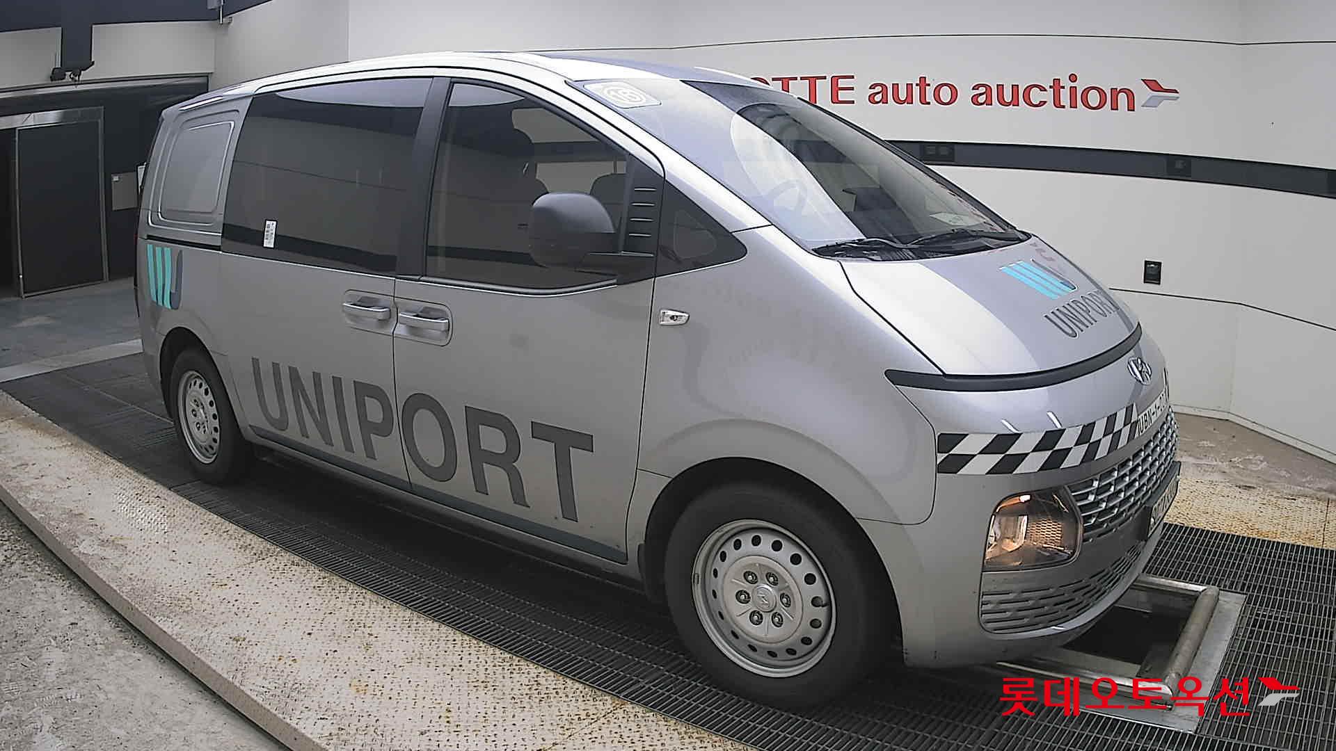 2023 - hyundai staria
