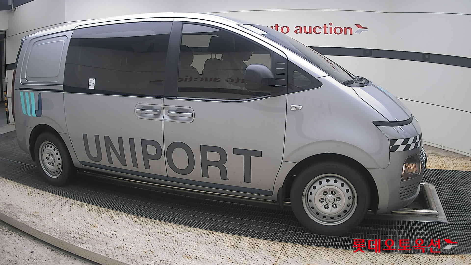 2023 - hyundai staria