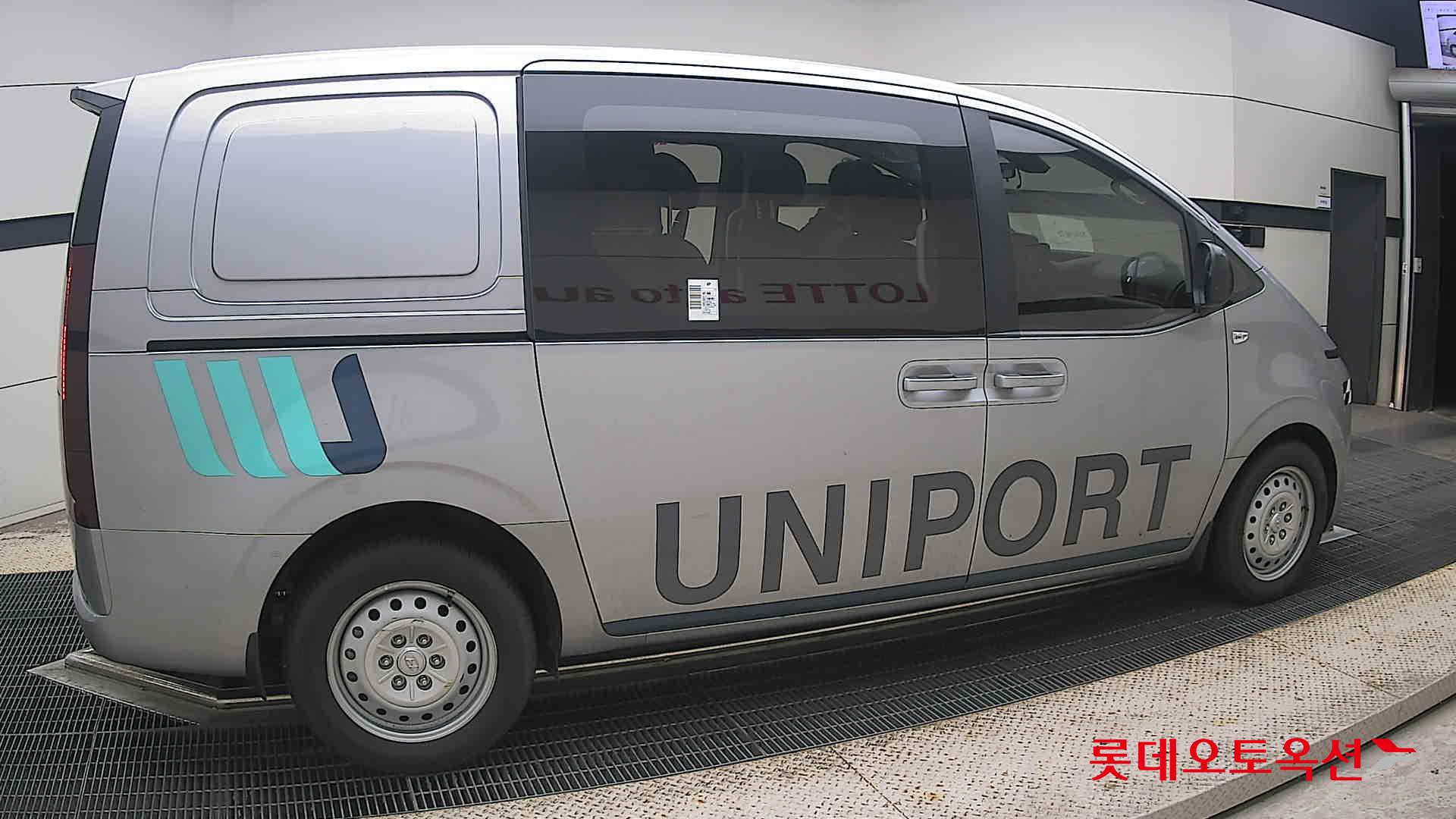 2023 - hyundai staria