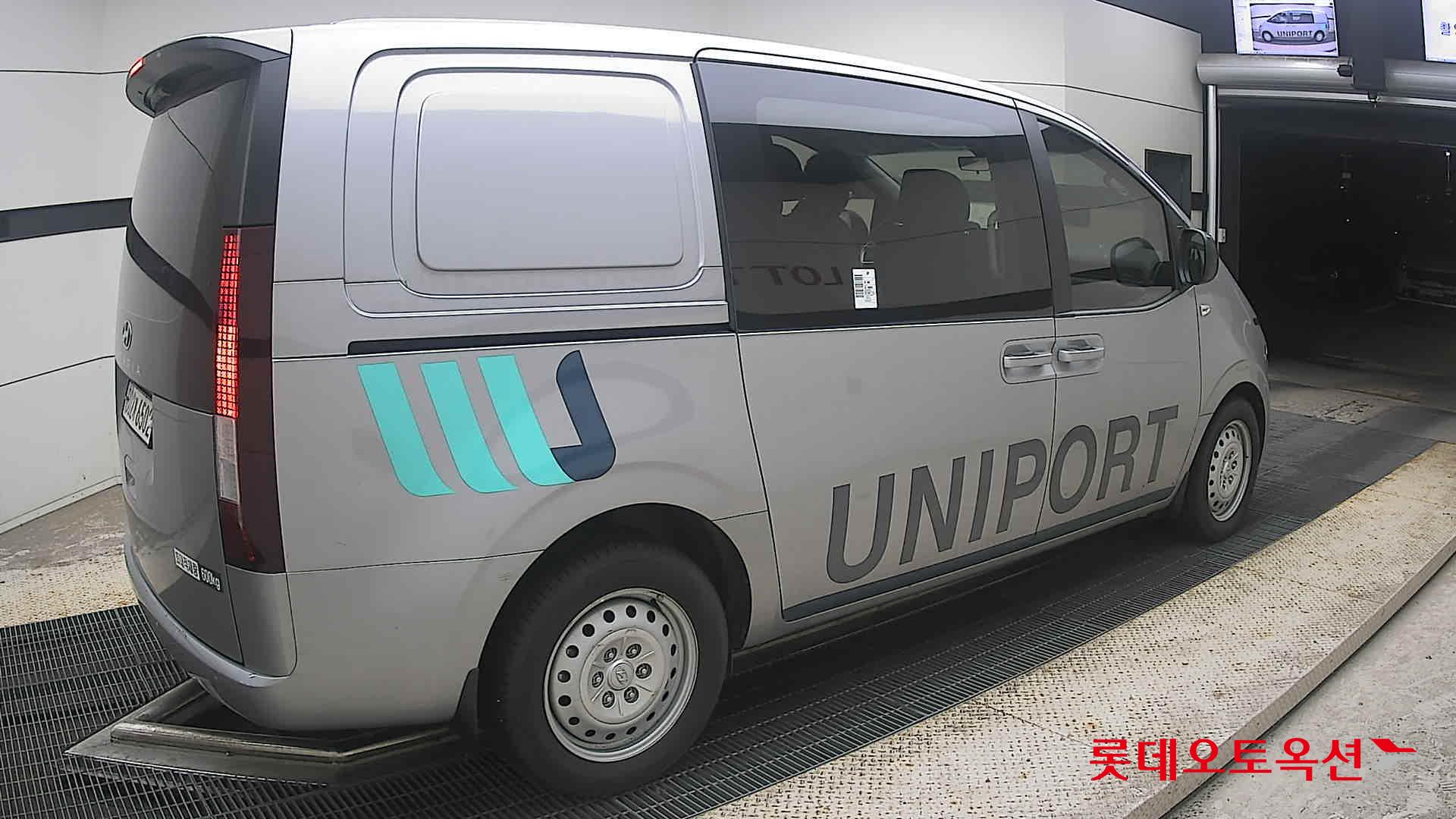 2023 - hyundai staria