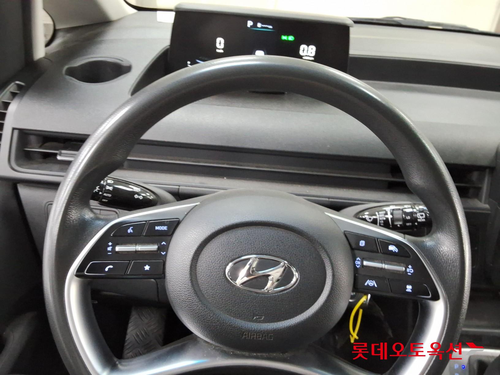2023 - hyundai staria