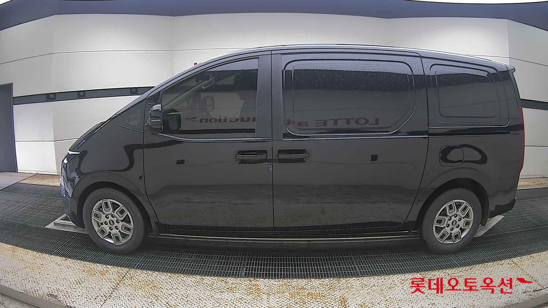 2025 - hyundai staria