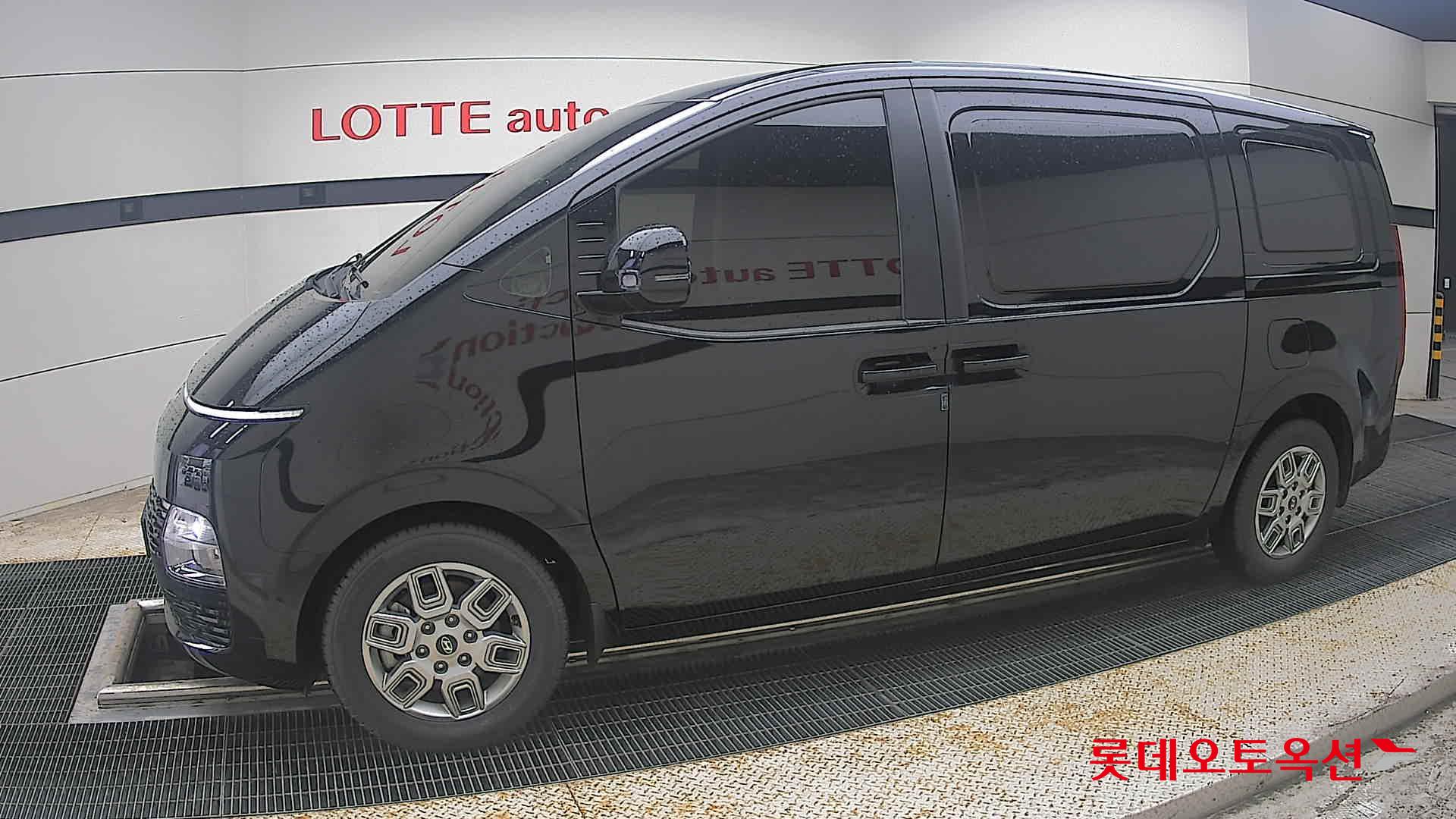 2025 - hyundai staria