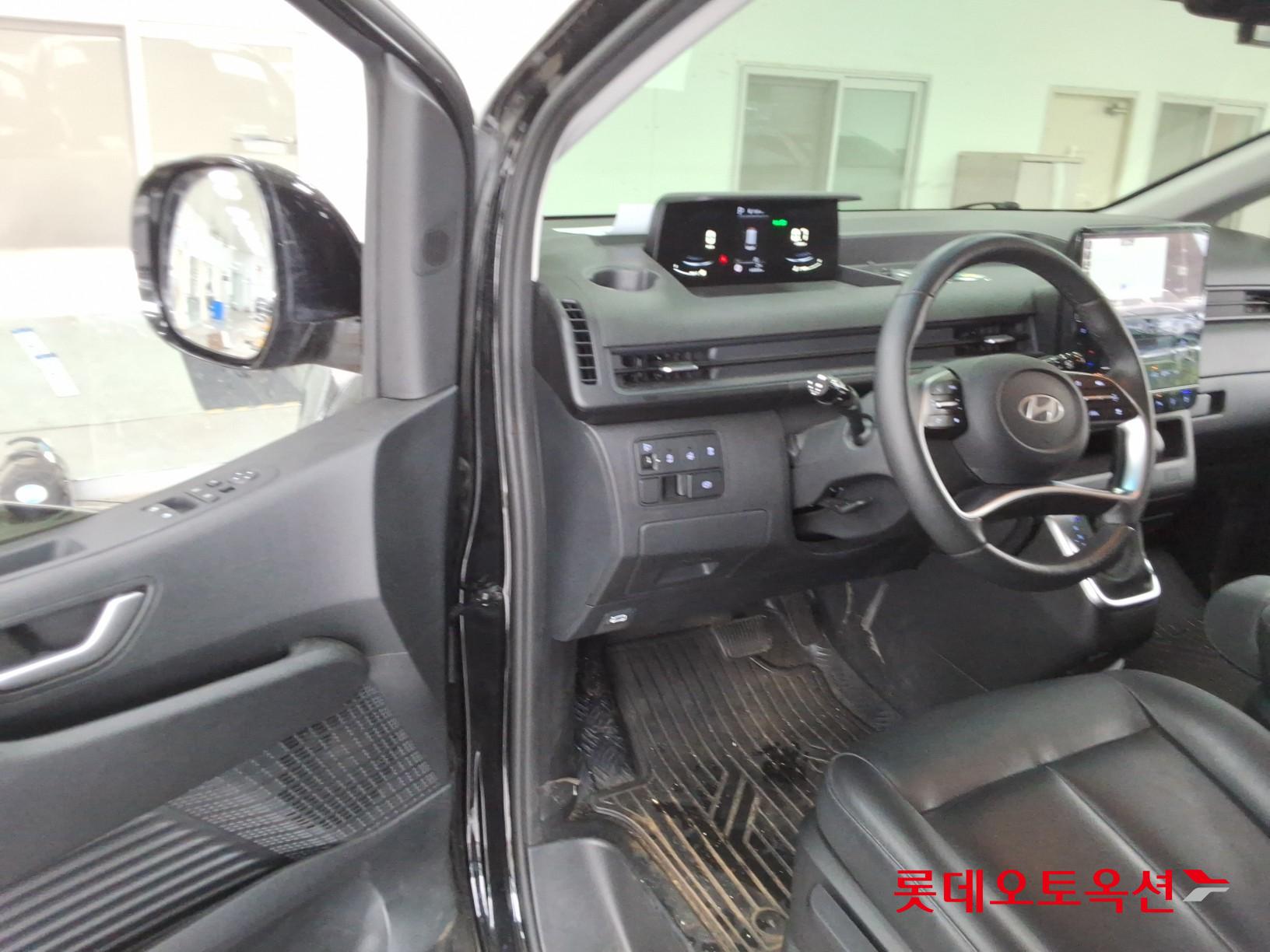 2025 - hyundai staria