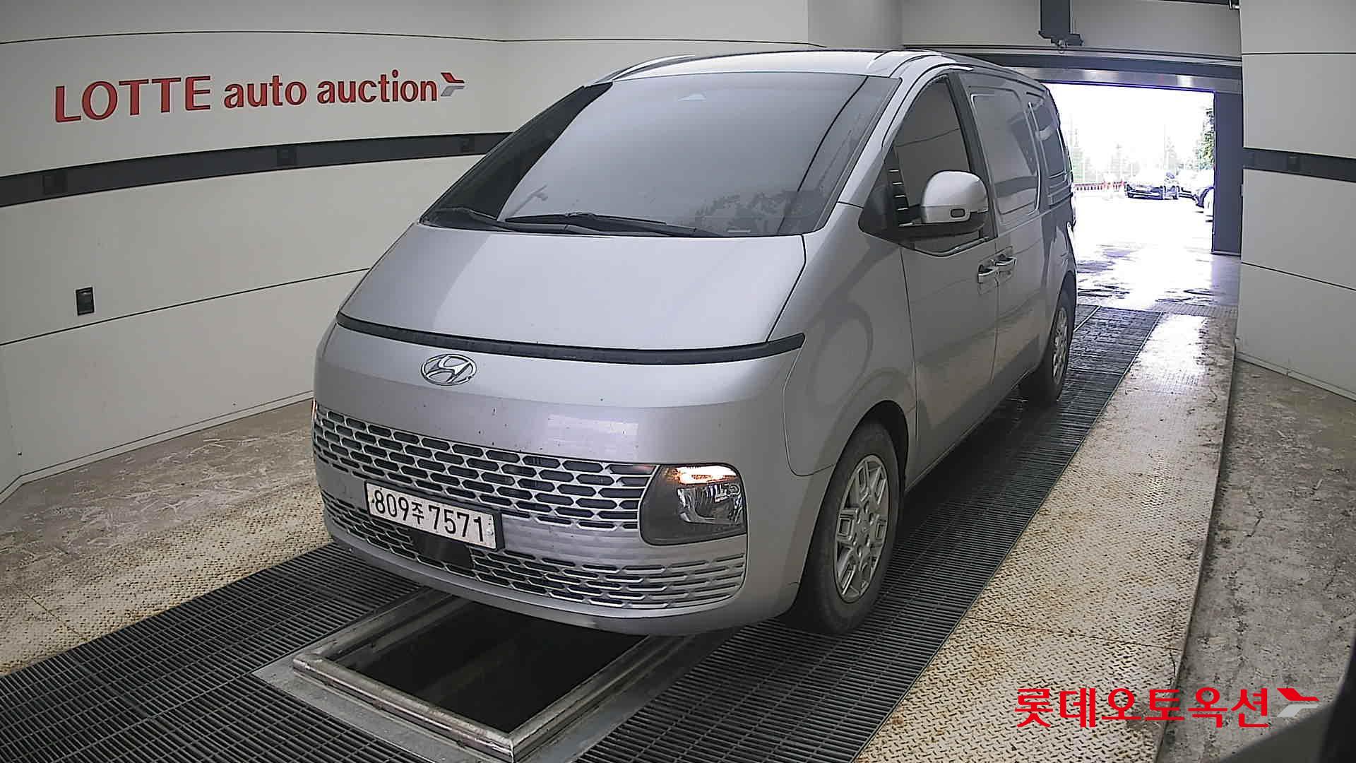 2022 - hyundai staria