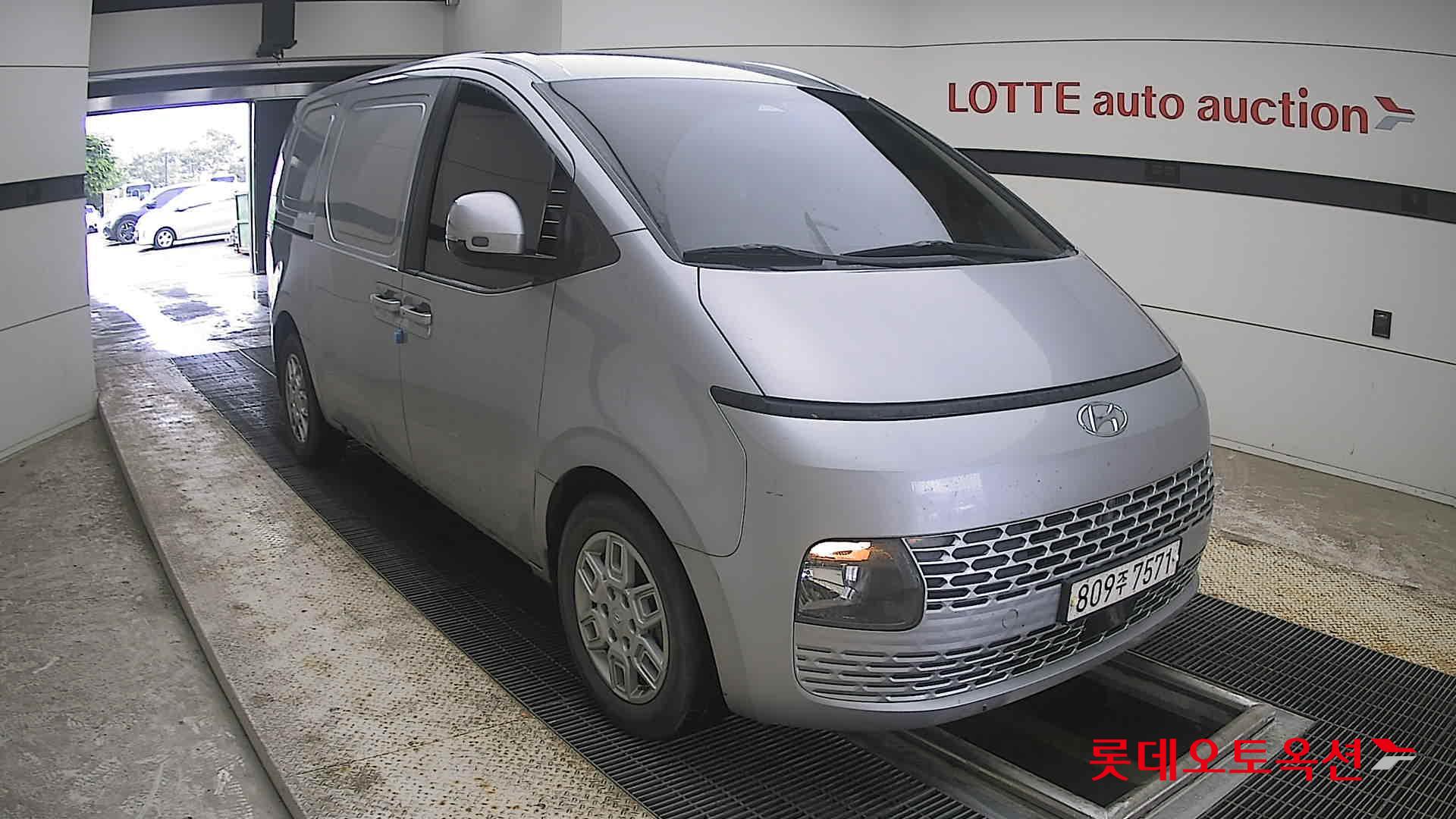 2022 - hyundai staria