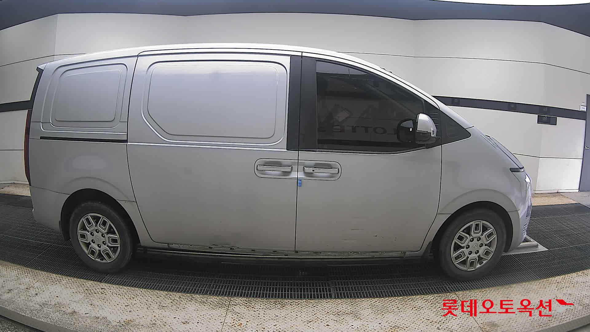 2022 - hyundai staria