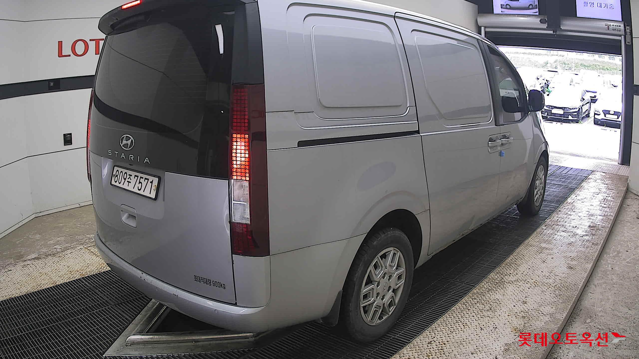 2022 - hyundai staria