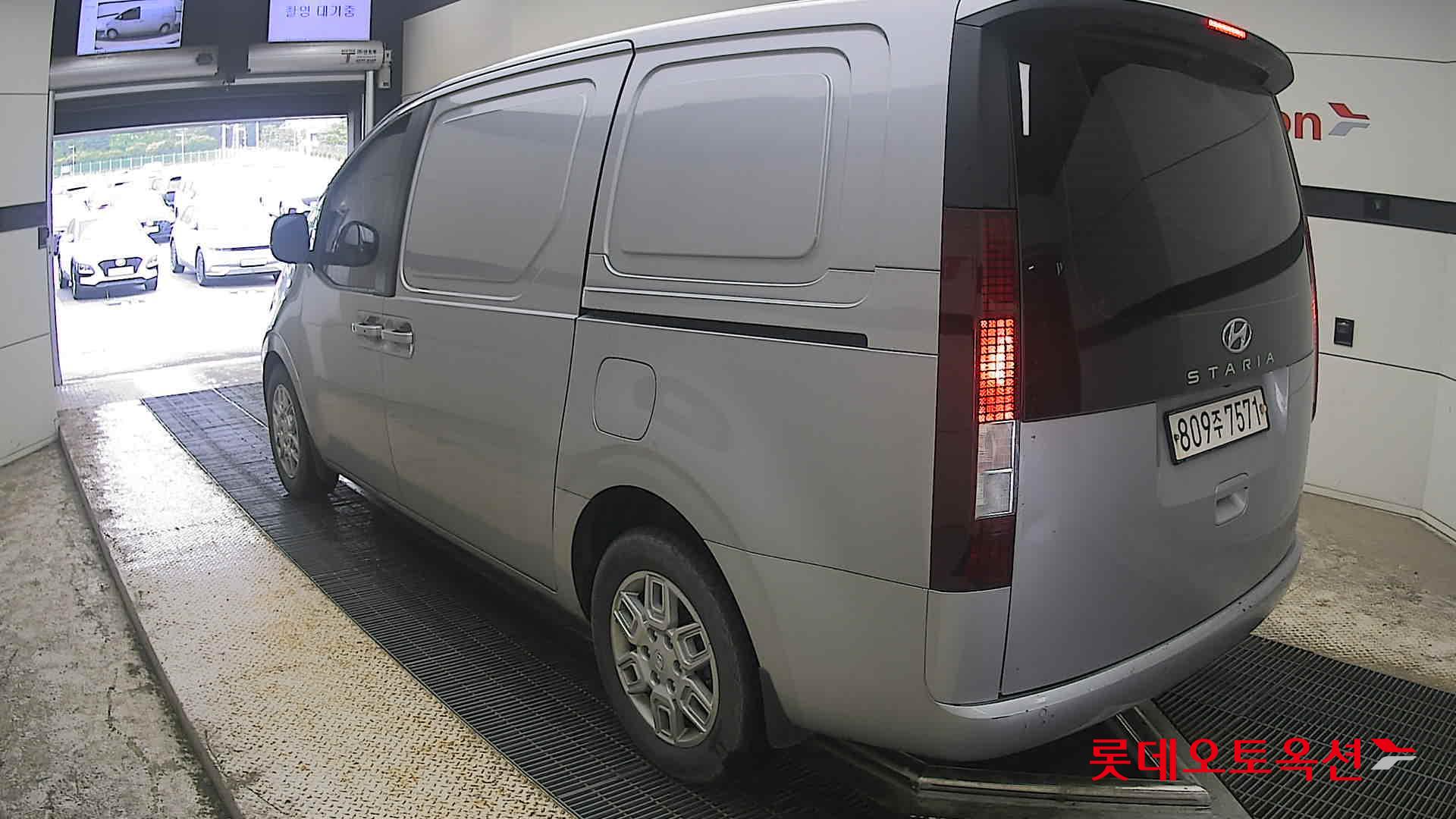 2022 - hyundai staria
