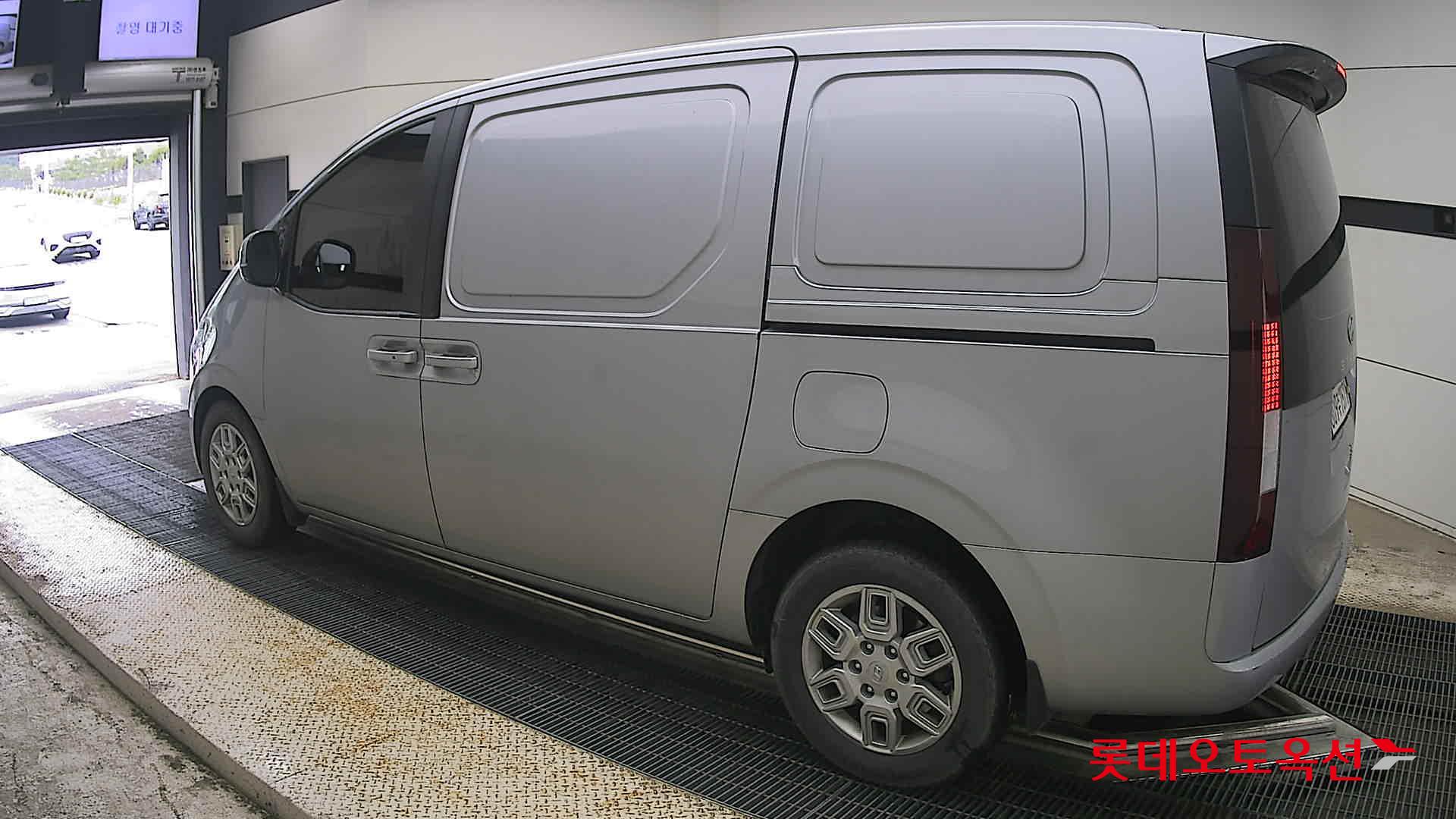 2022 - hyundai staria