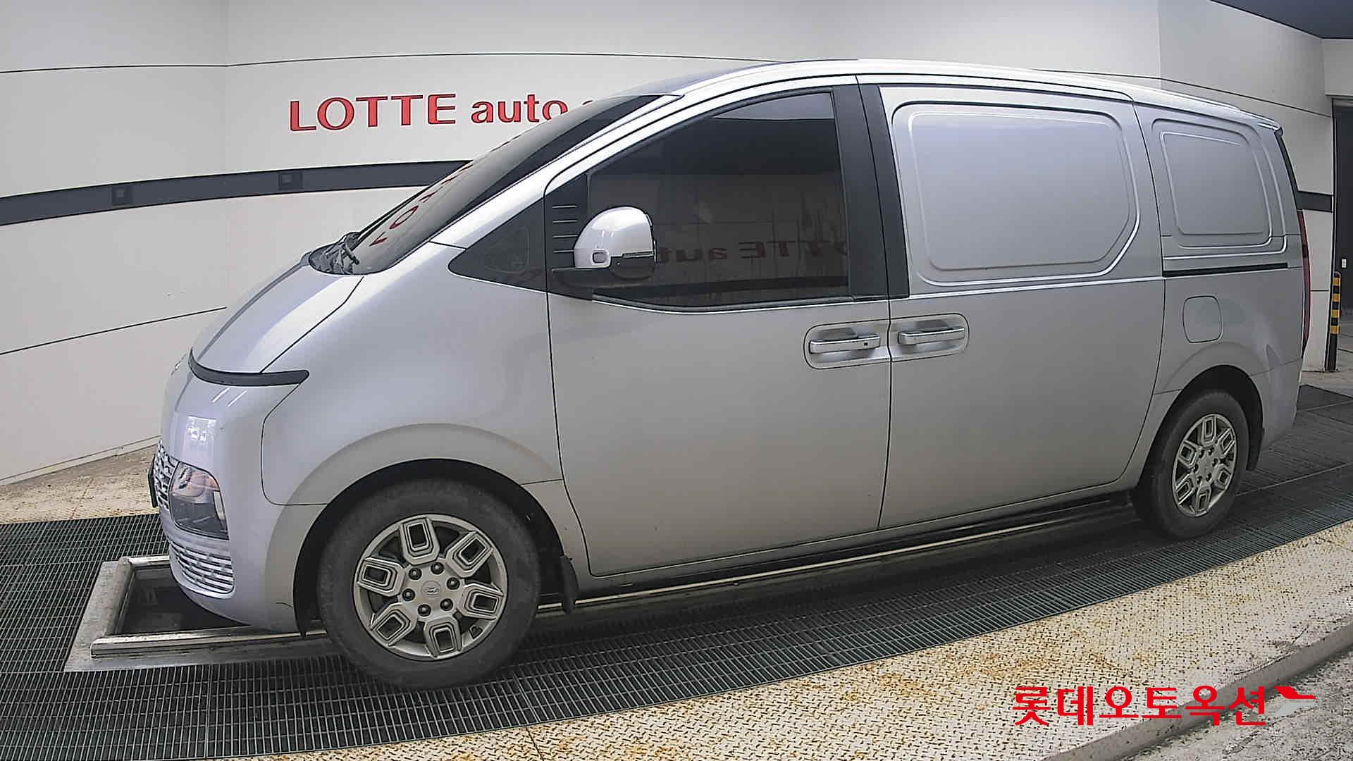 2022 - hyundai staria