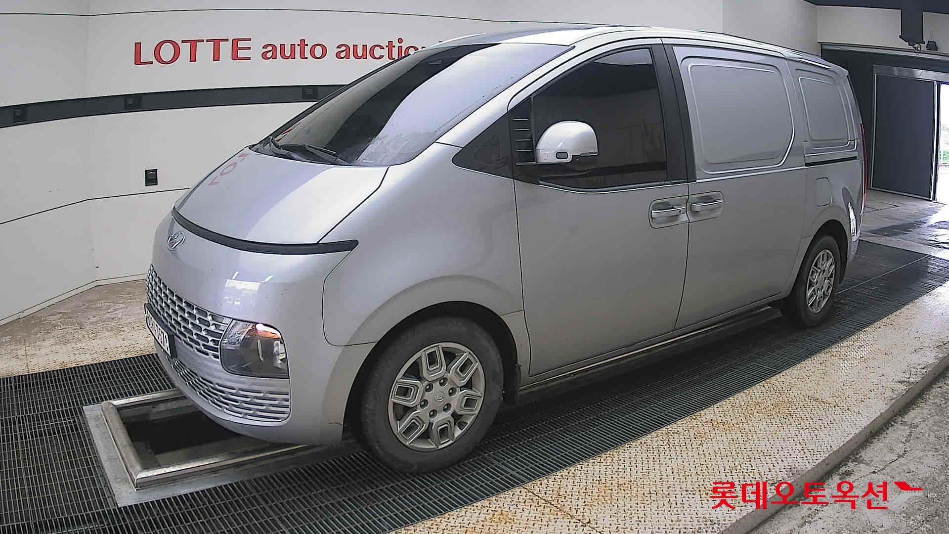2022 - hyundai staria